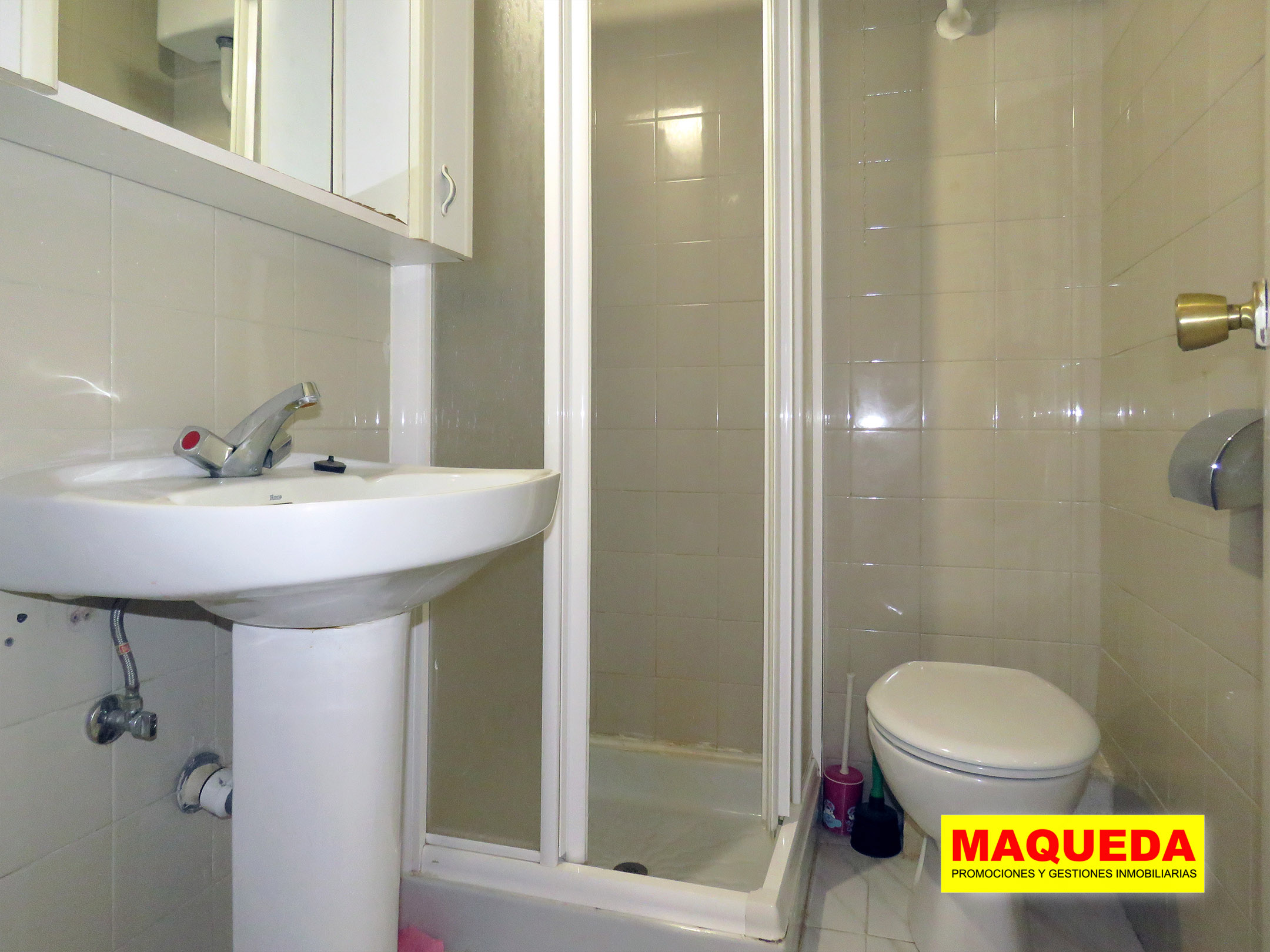 Baño con ducha en el piso en venta en Guadarrama - La Jarosa I