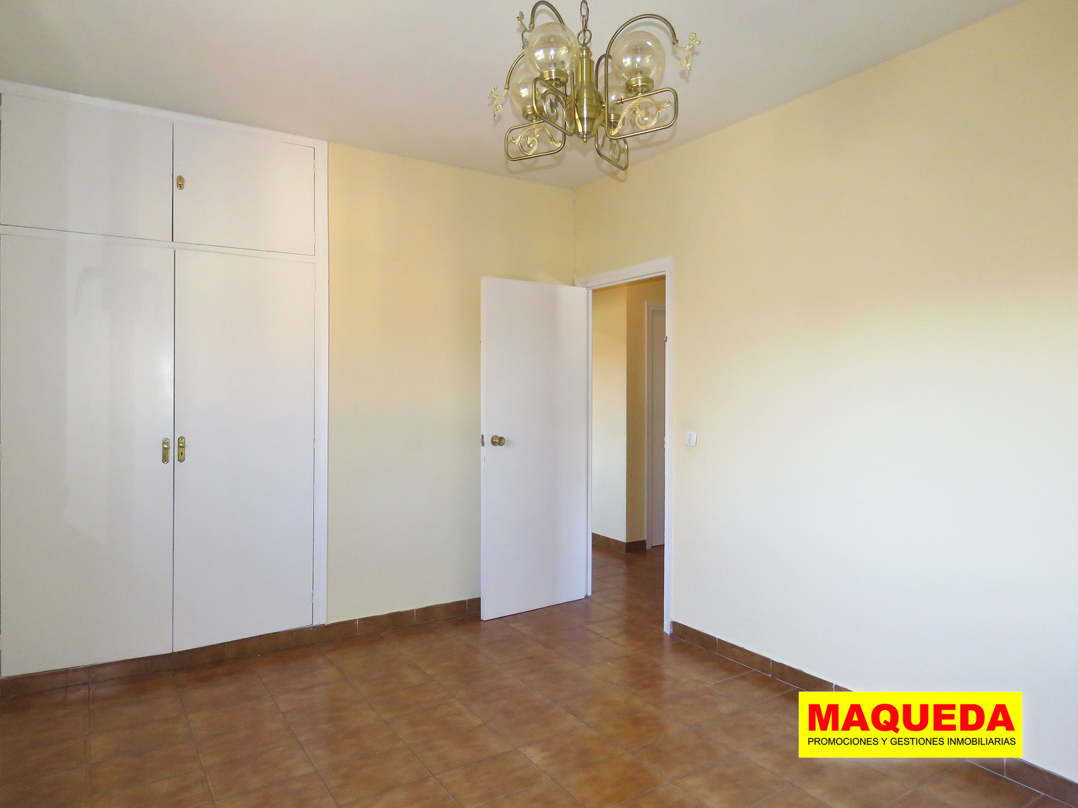 Dormitorio principal con armario en el piso en venta en Guadarrama