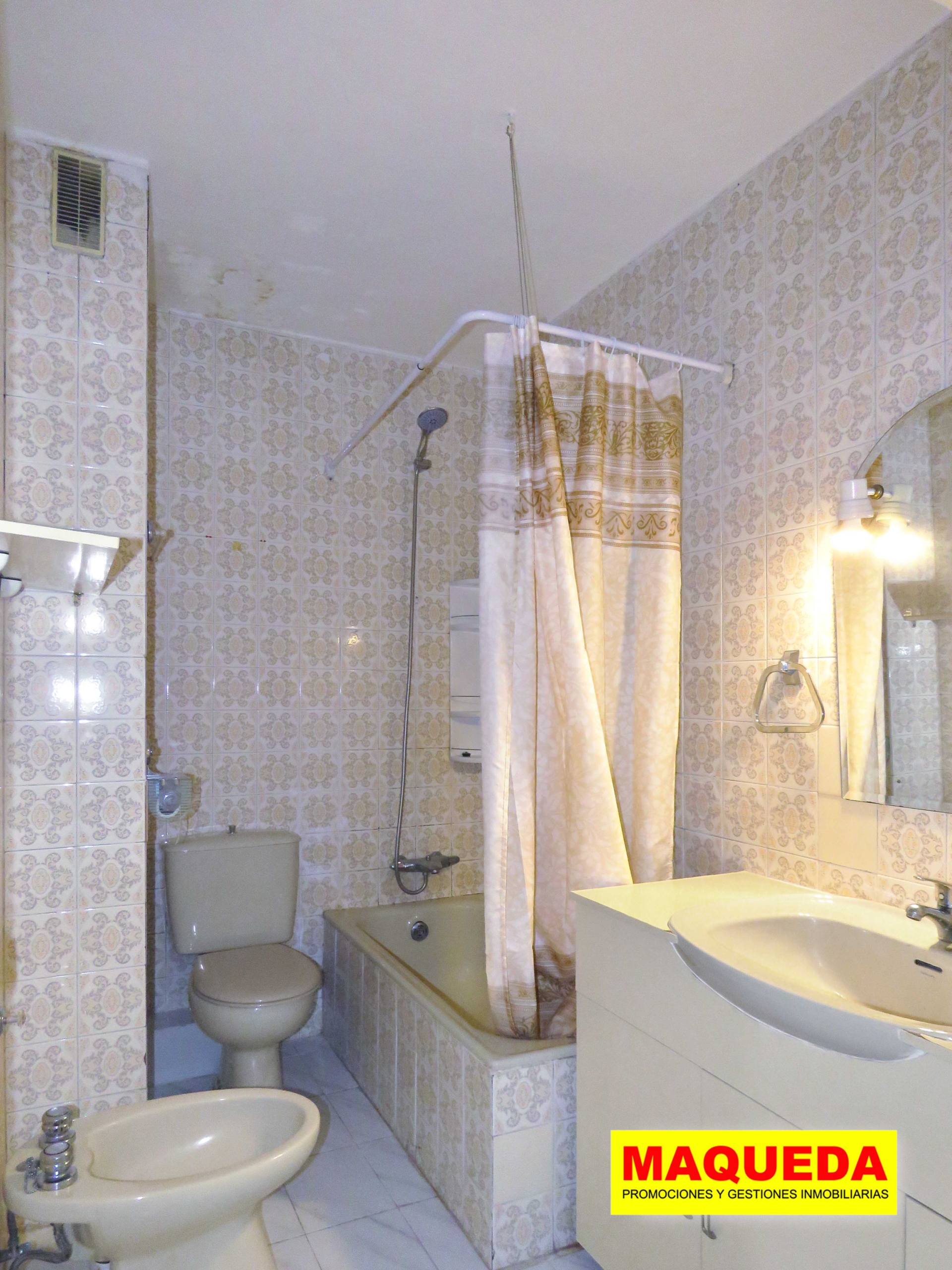 Baño completo del piso en venta en Guadarrama