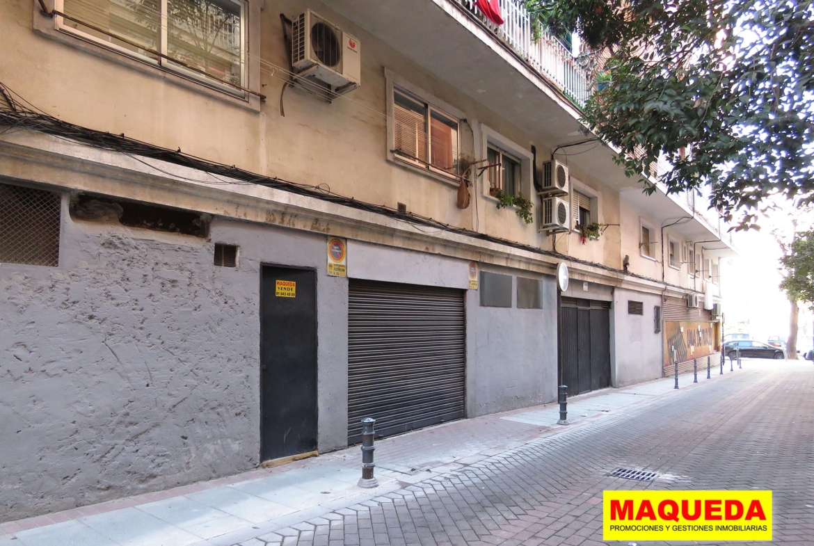 Fachada del local con garaje en venta en el centro de Alcorcón - Polvoranca