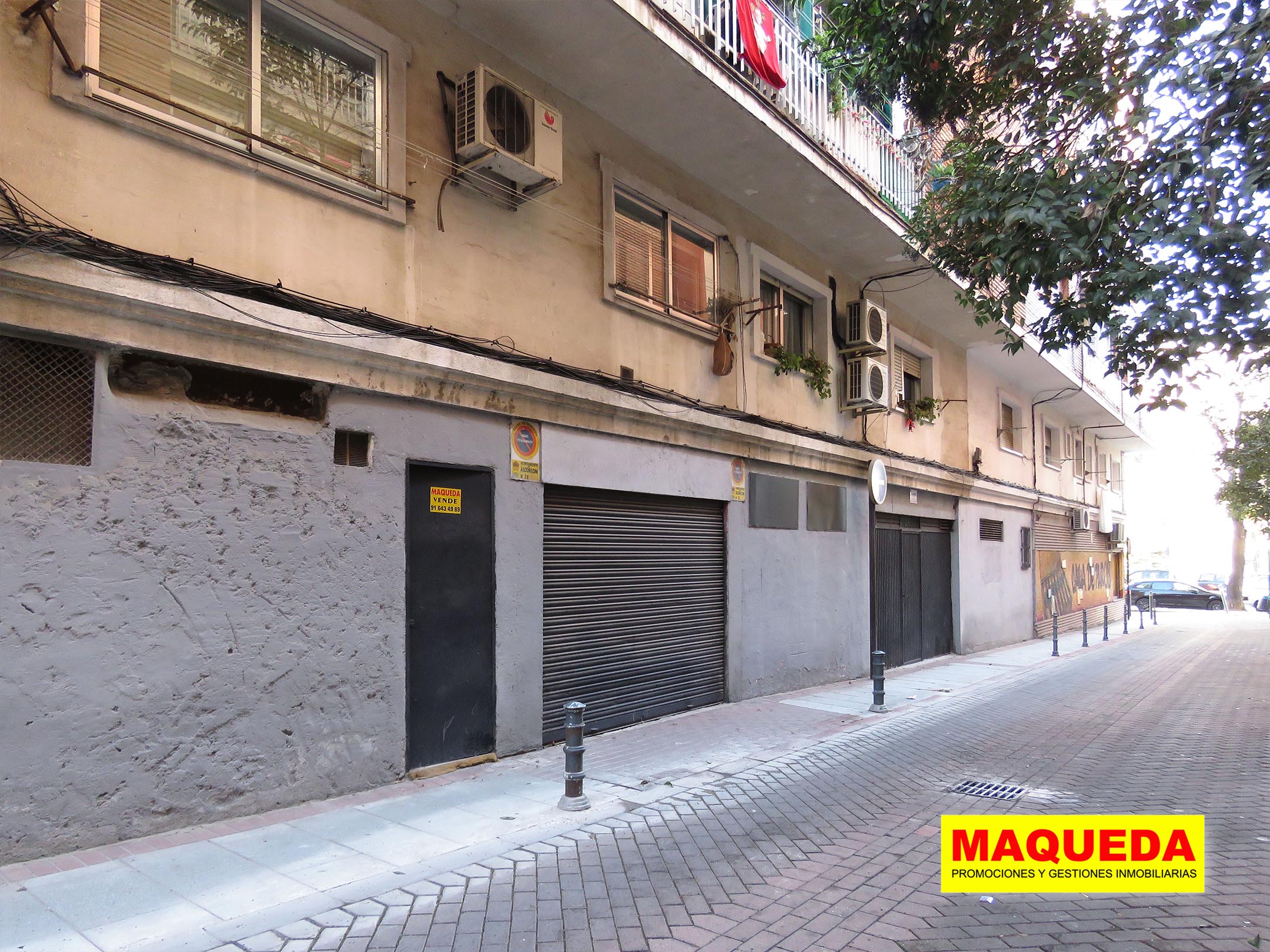 Fachada del local con garaje en venta en el centro de Alcorcón - Polvoranca