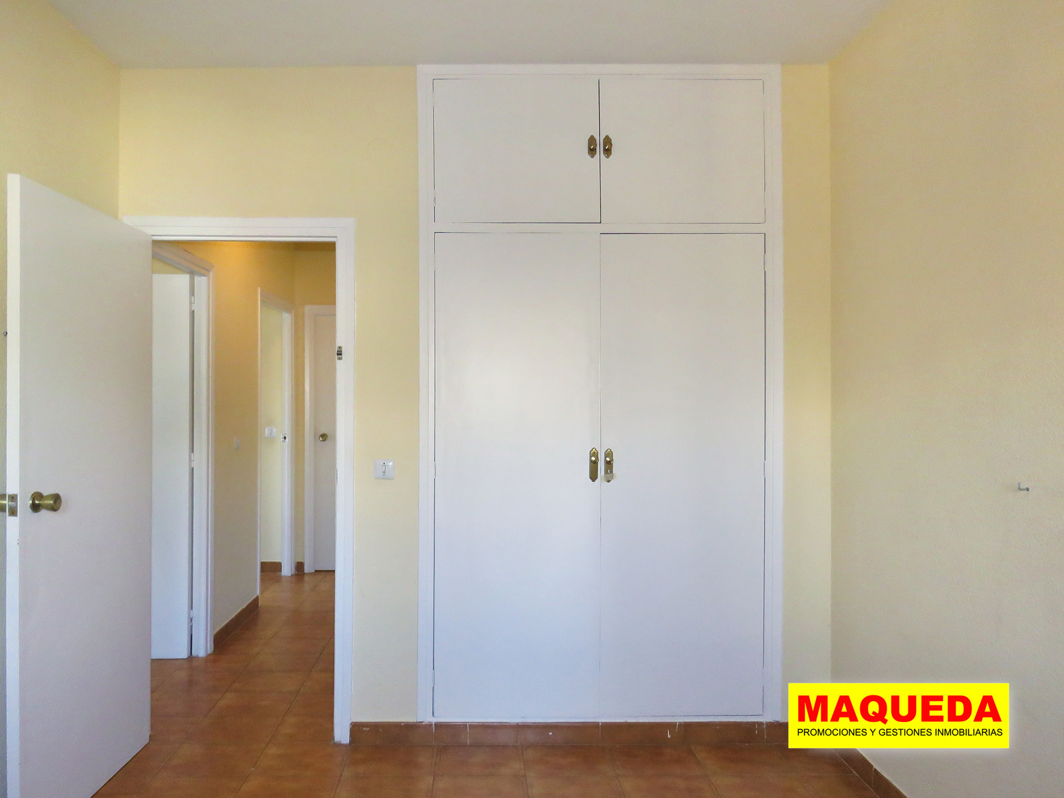 Dormitorio con armario empotrado en el piso en venta en Guadarrama - La Jarosa I