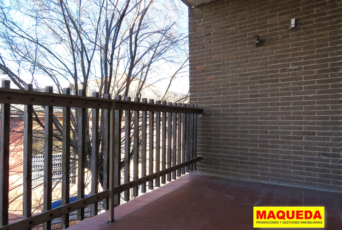 Terraza abierta del piso en venta en Guadarrama - La Jarosa