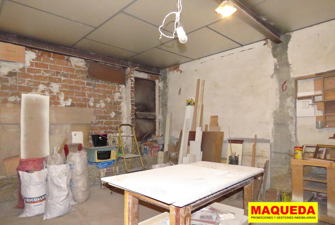 Interior del local/almacén en venta en el centro de Alcorcón