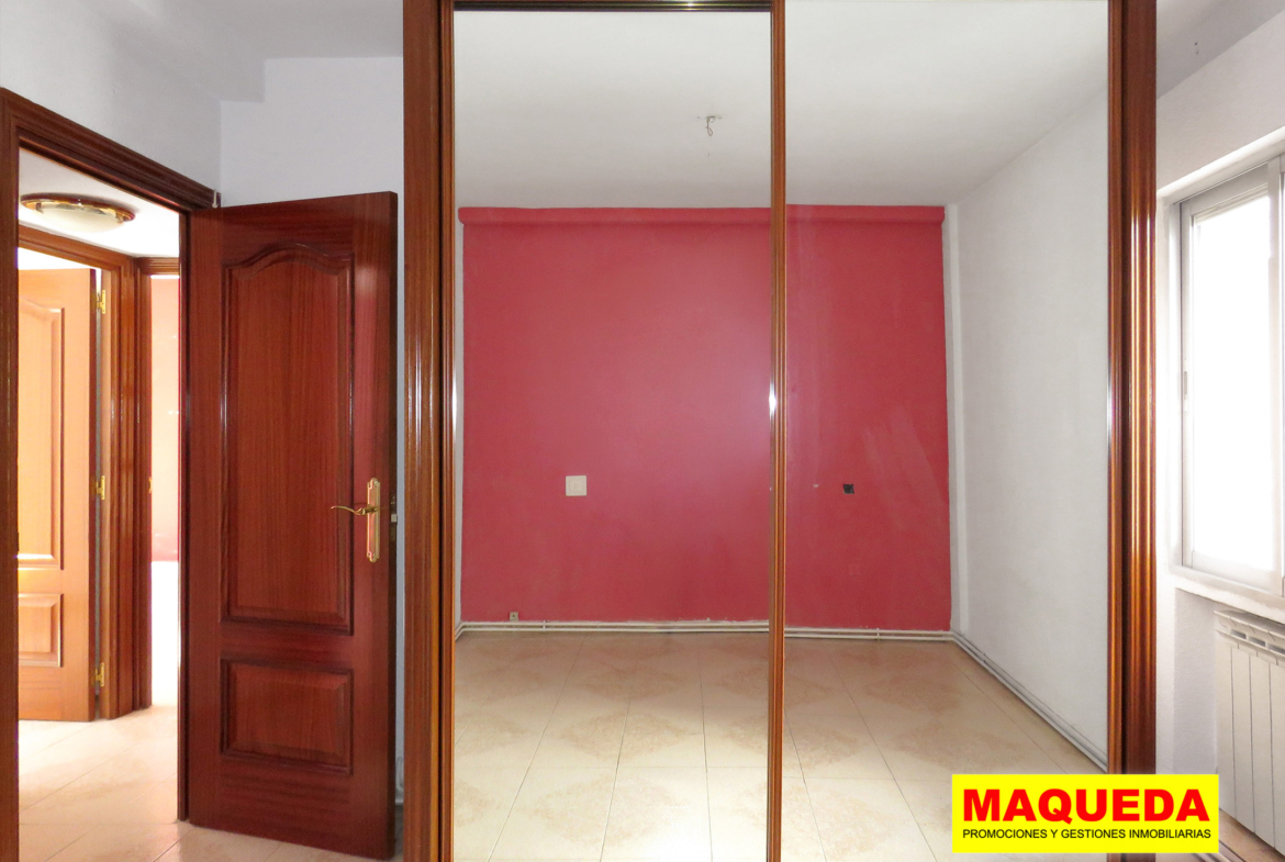 Armario del dormitorio principal en el piso en Alcorcón centro - Polvoranca