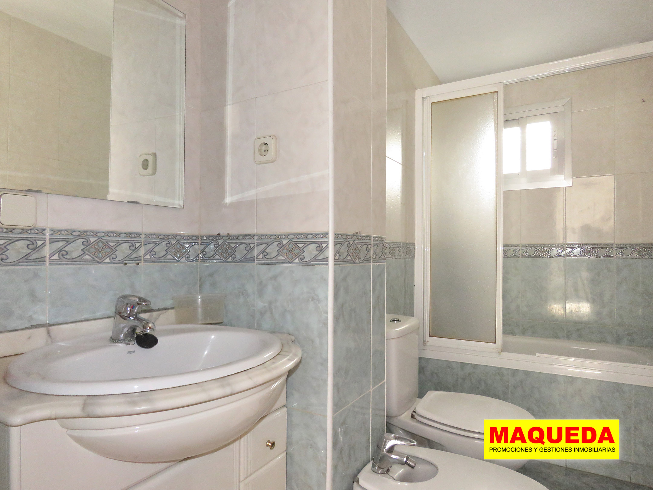 Baño del piso en venta en Alcorcón - Torresbellas