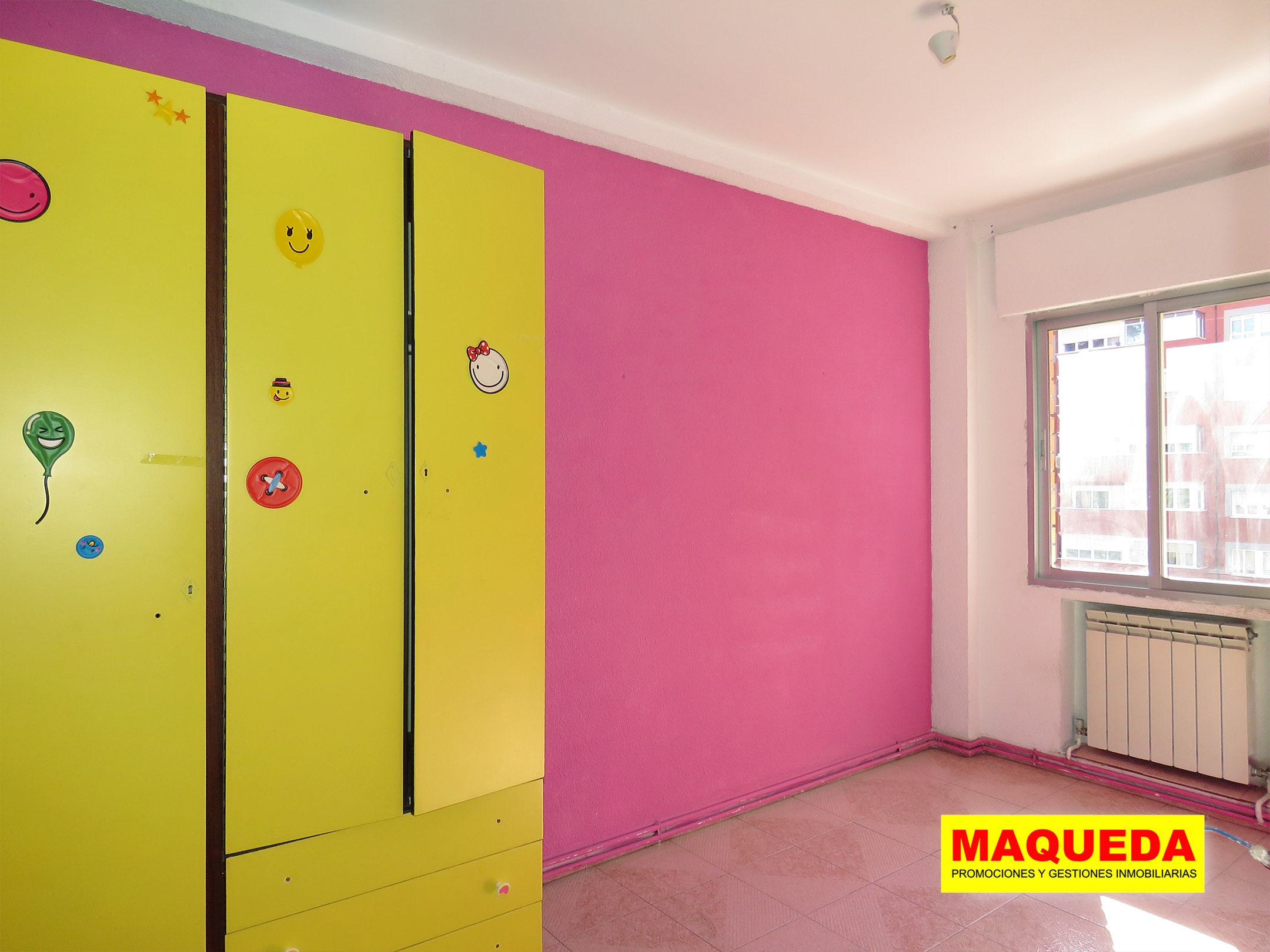 Uno de los dormitorios del piso en venta en el centro de Alcorcón - calle Sierra Alto de León