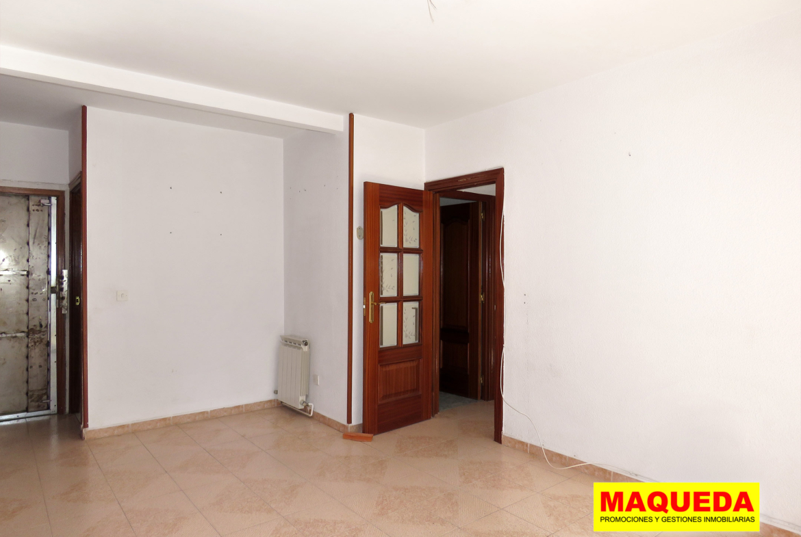 Salón del piso en venta en Alcorcón - Calle Sierra Alto de León
