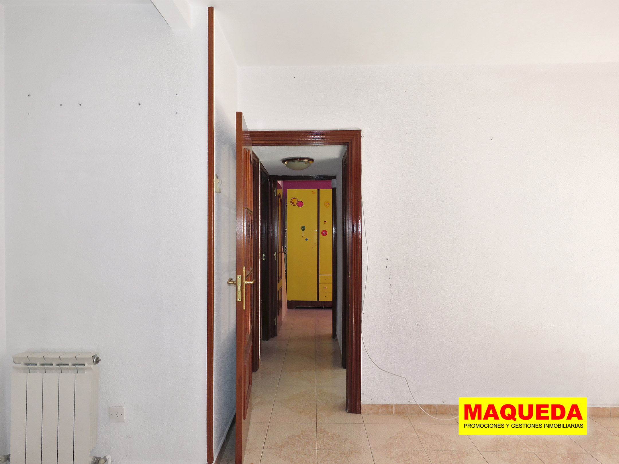 Acceso al pasillo del piso en venta en Alcorcón Centro - junto a Sierra de Alcubierre