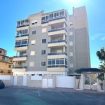 Apartamento en Torrevieja con amplia parcela y piscina