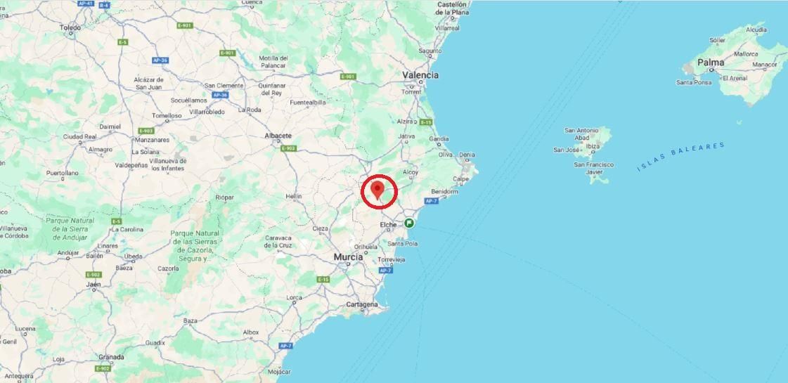 Map showing a pin near Elche in Alicante, Spain, marking the selected location.