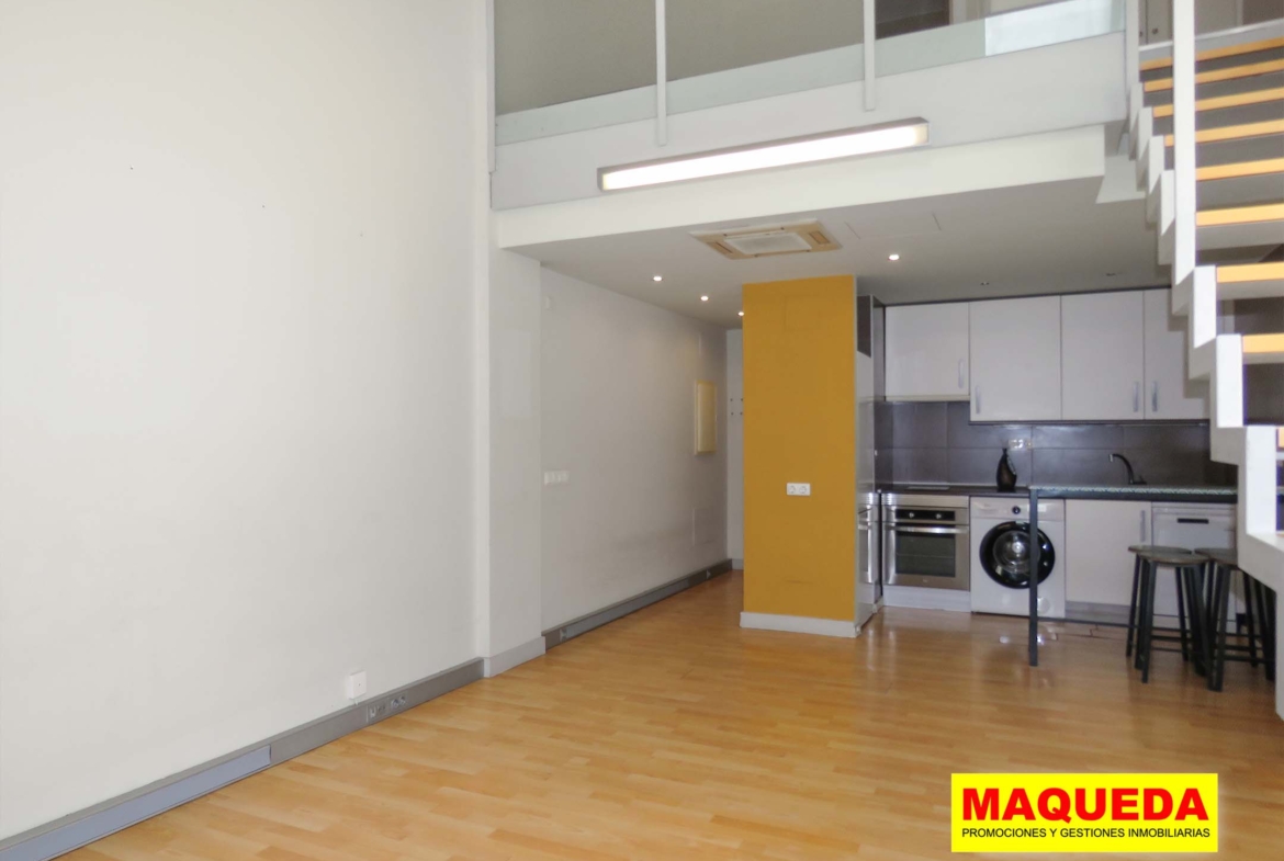 Cocina en planta baja del loft en venta en Alcorcón
