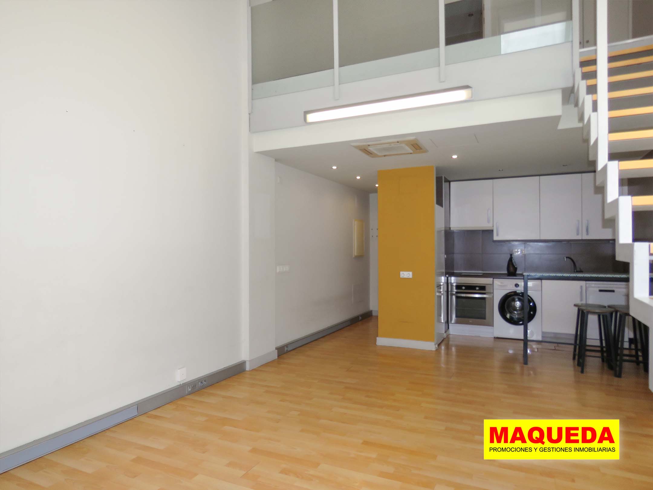 Cocina en planta baja del loft en venta en Alcorcón