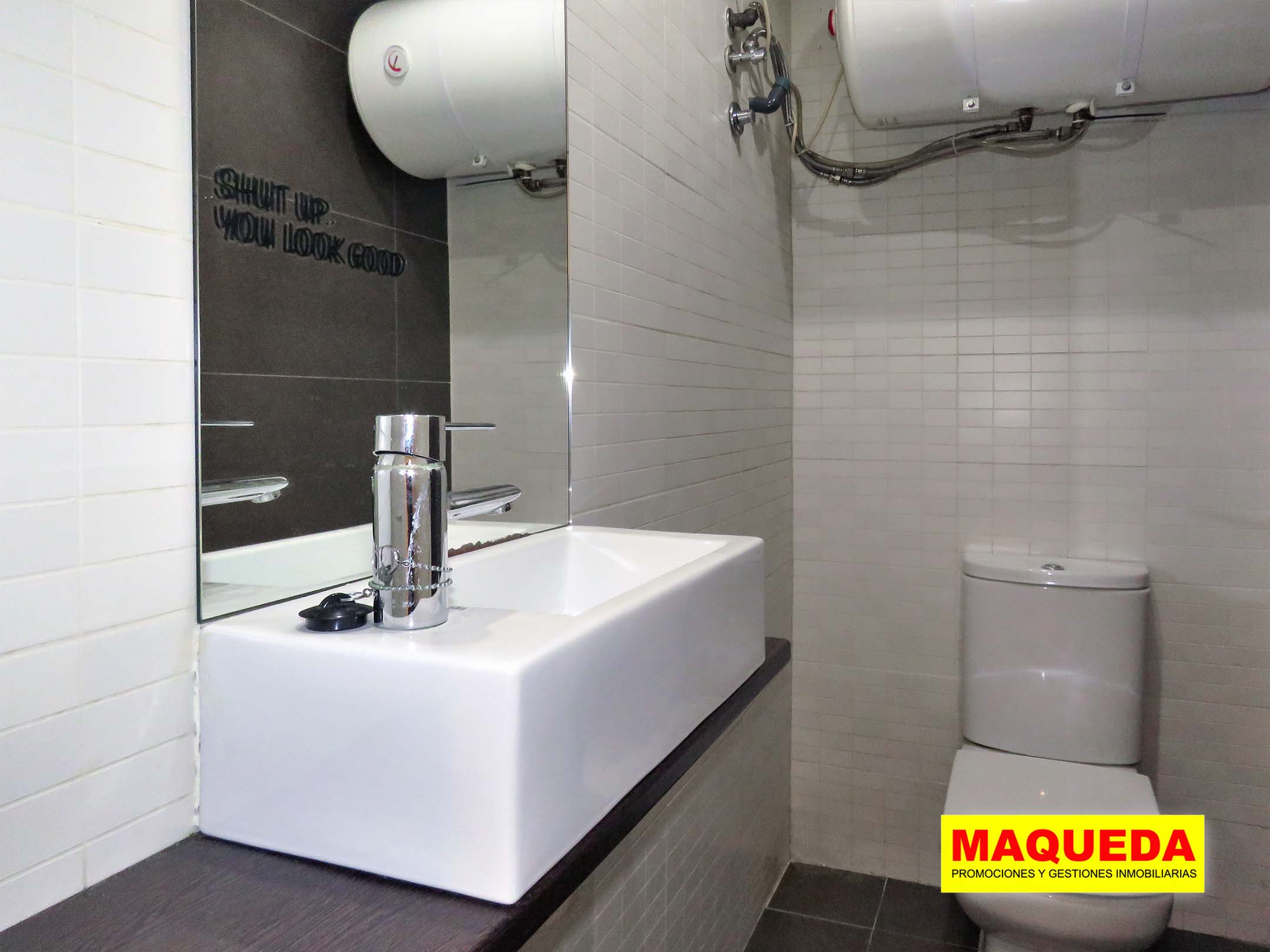 Aseo en planta baja del loft en venta en Alcorcón
