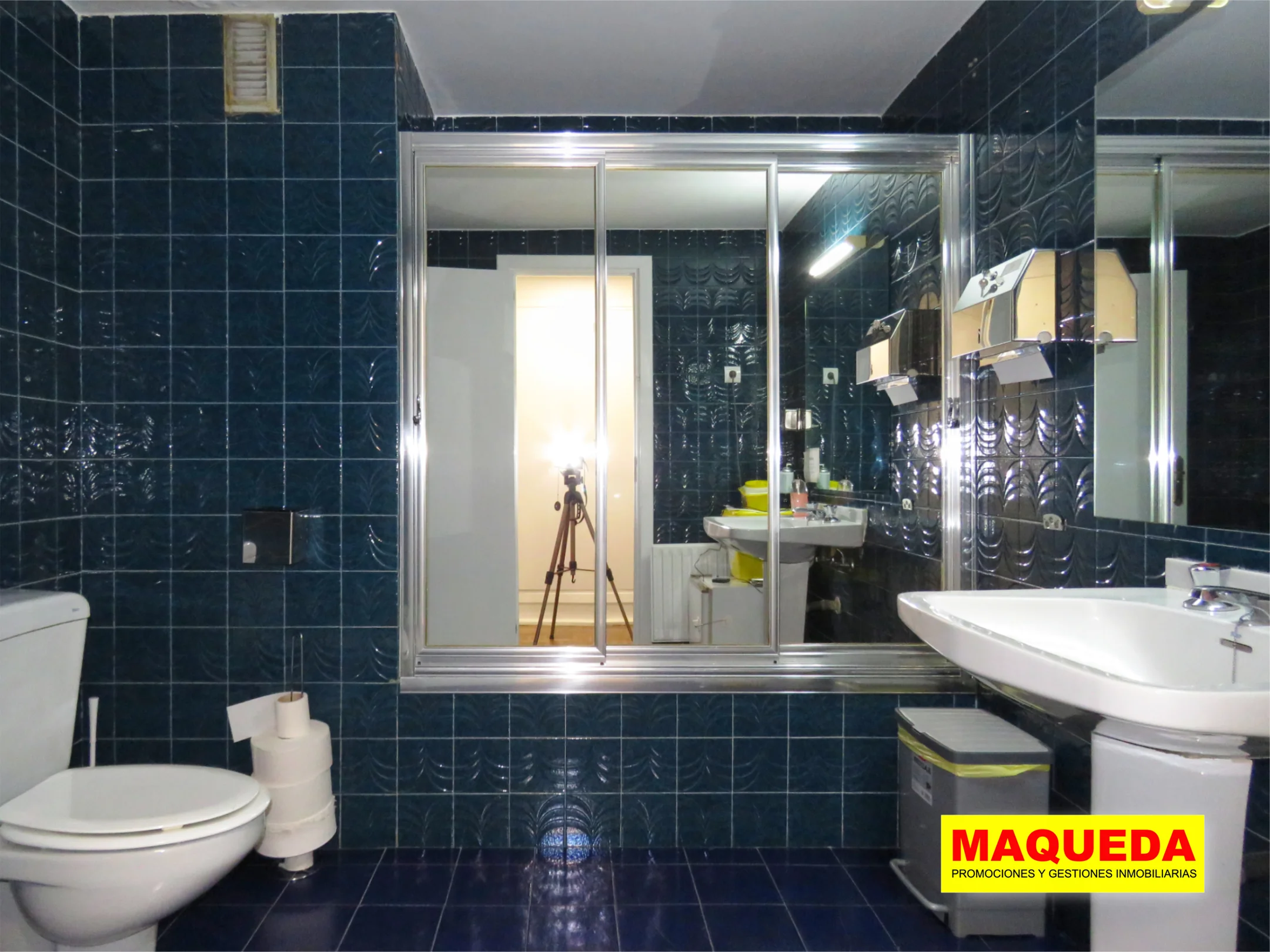 Baño con bañera del piso en venta en el centro de Alcorcón
