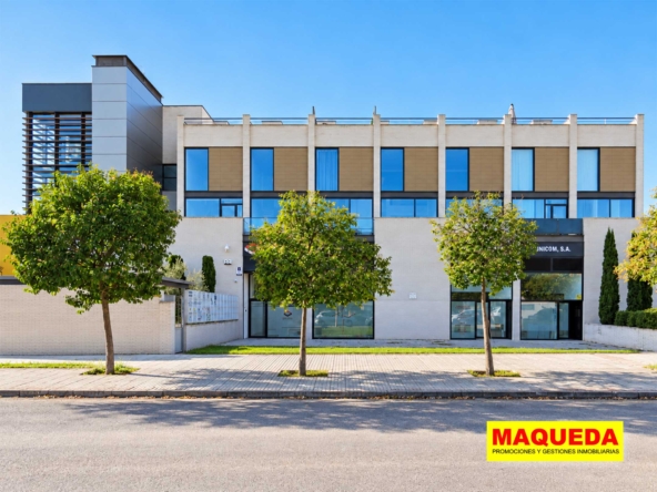 Fachada del Loft en venta en Alcorcón con jardín – Puerta del Sur