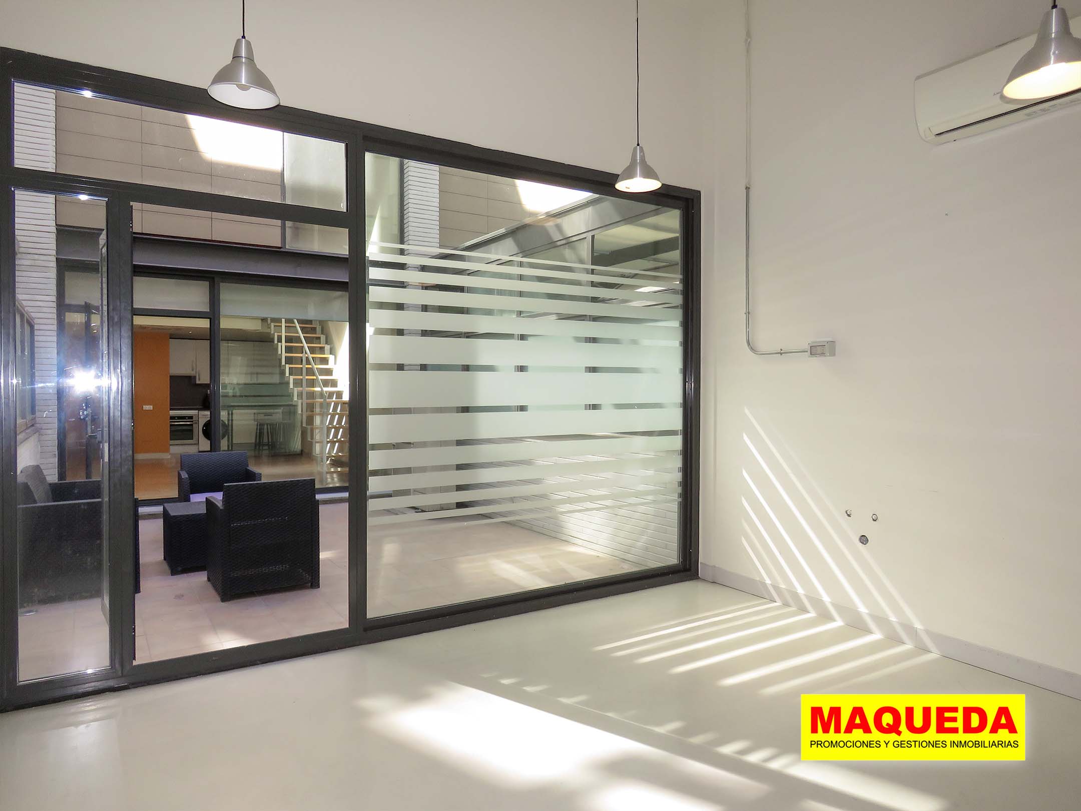 Zona de oficina del Loft en venta en Alcorcón con jardín – Puerta del Sur