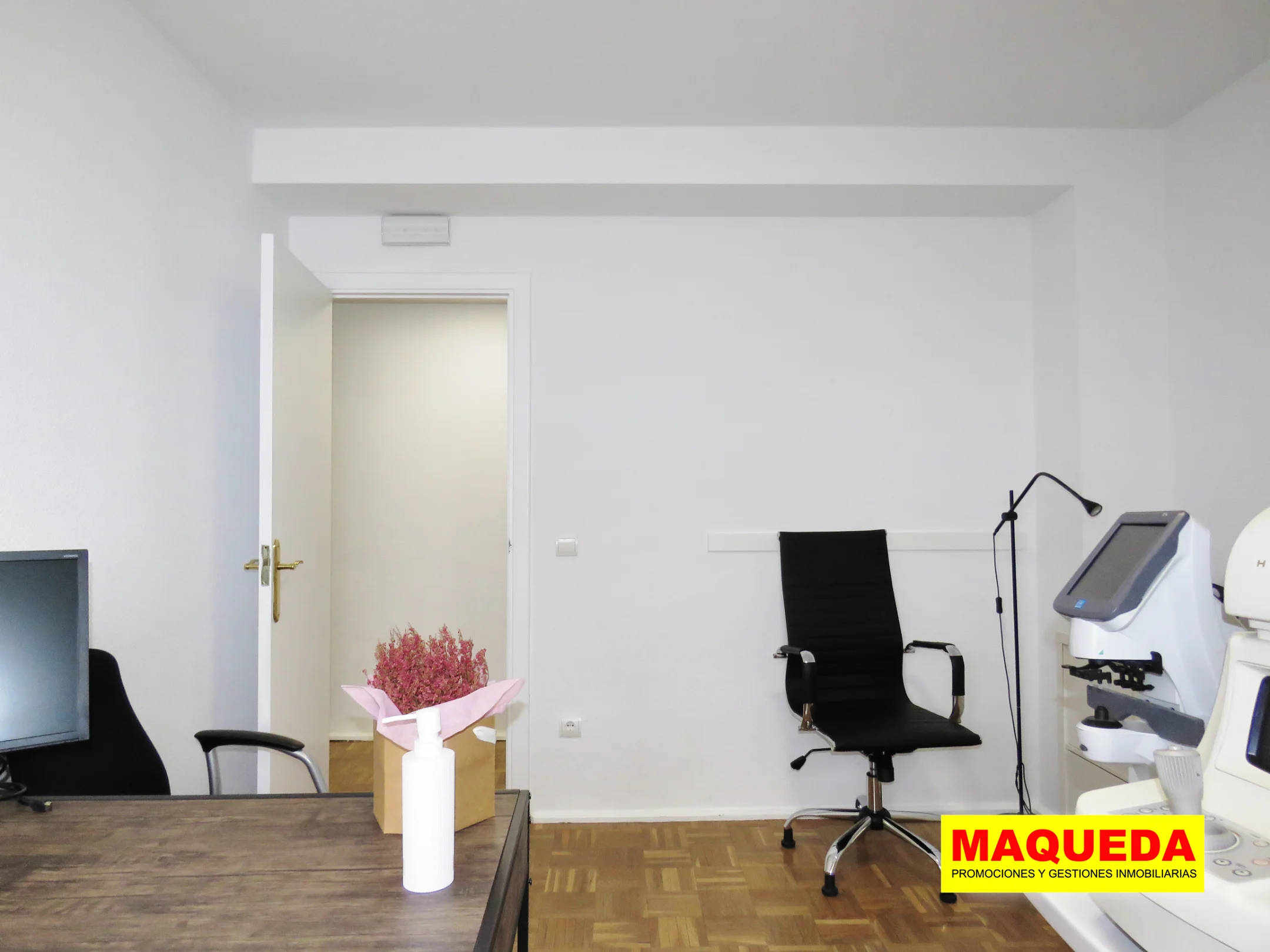 Dormitorio doble del piso en venta en Alcorcón centro actualmente como consulta de clínica médica