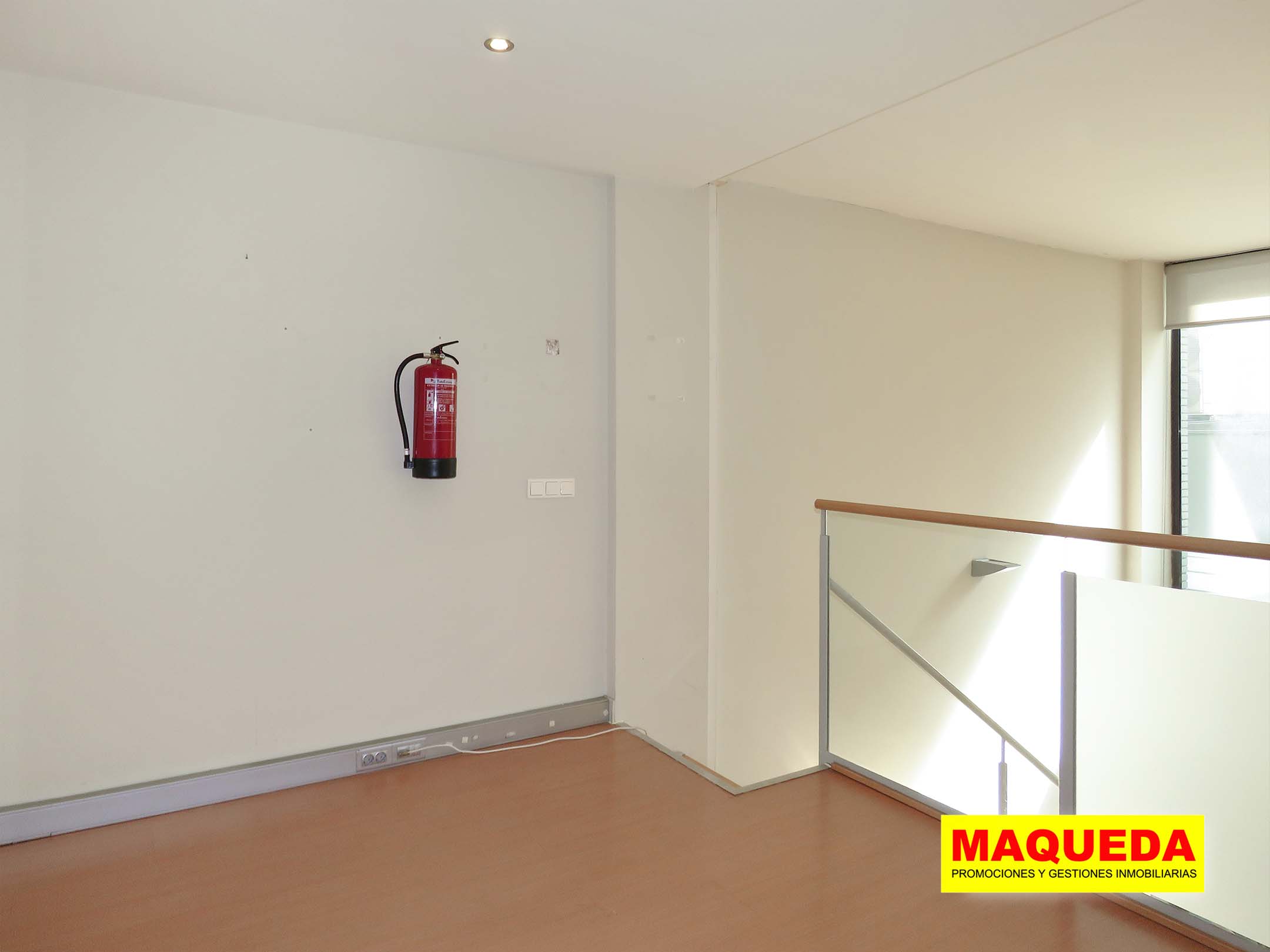Planta alta y escalera del Loft en venta en Alcorcón con jardín – Puerta del Sur
