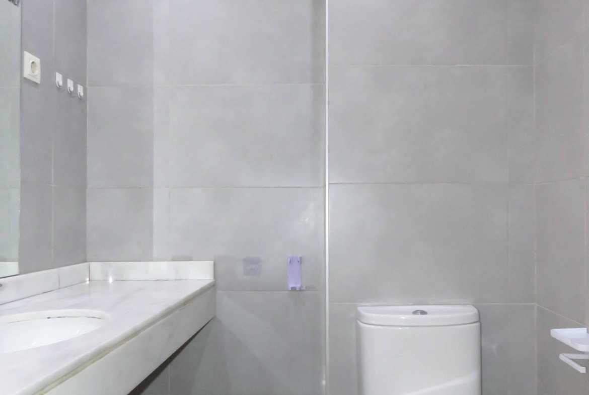 Baño superior del Loft en venta en Alcorcón con jardín – Puerta del Sur