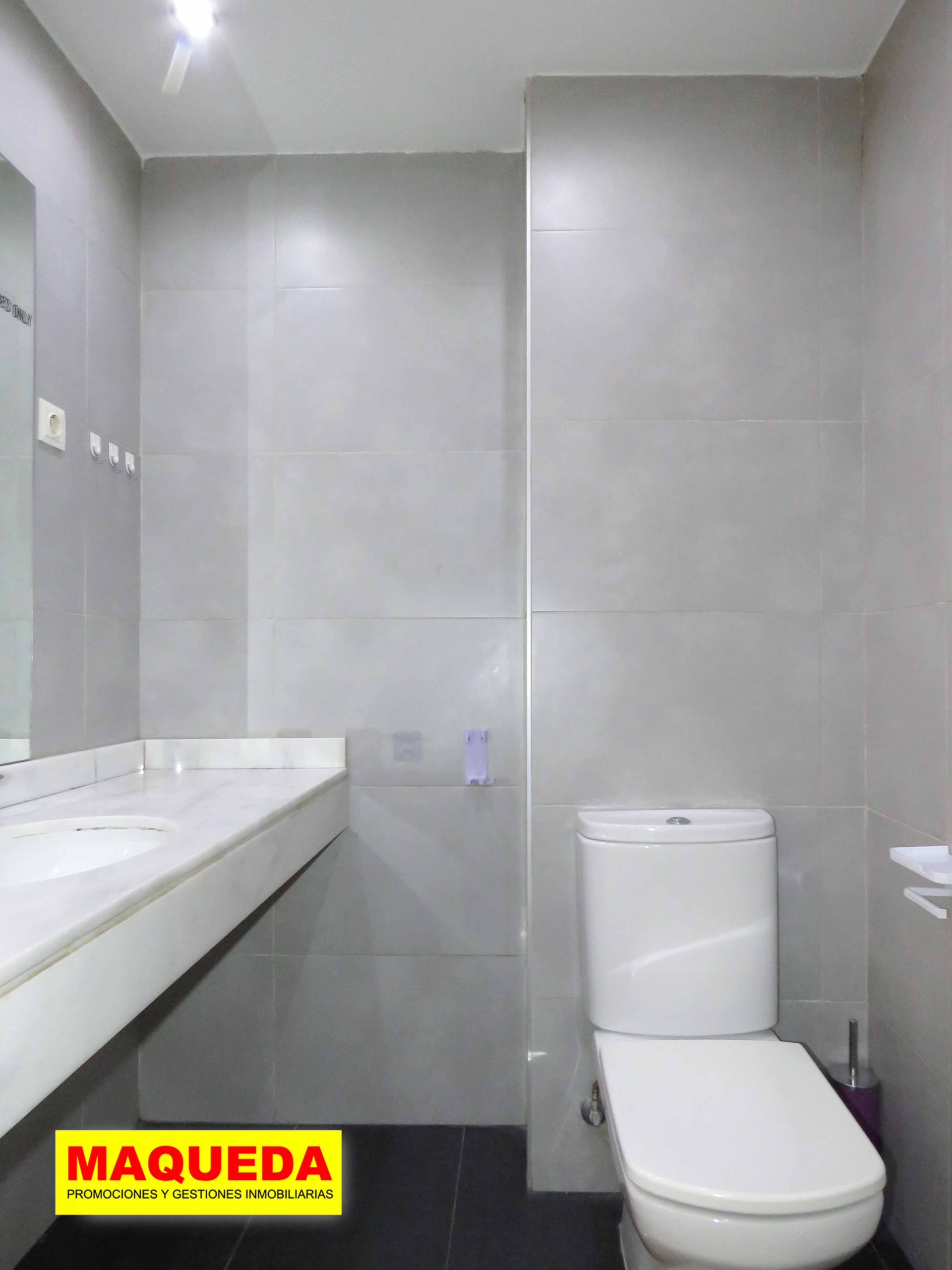 Baño superior del Loft en venta en Alcorcón con jardín – Puerta del Sur