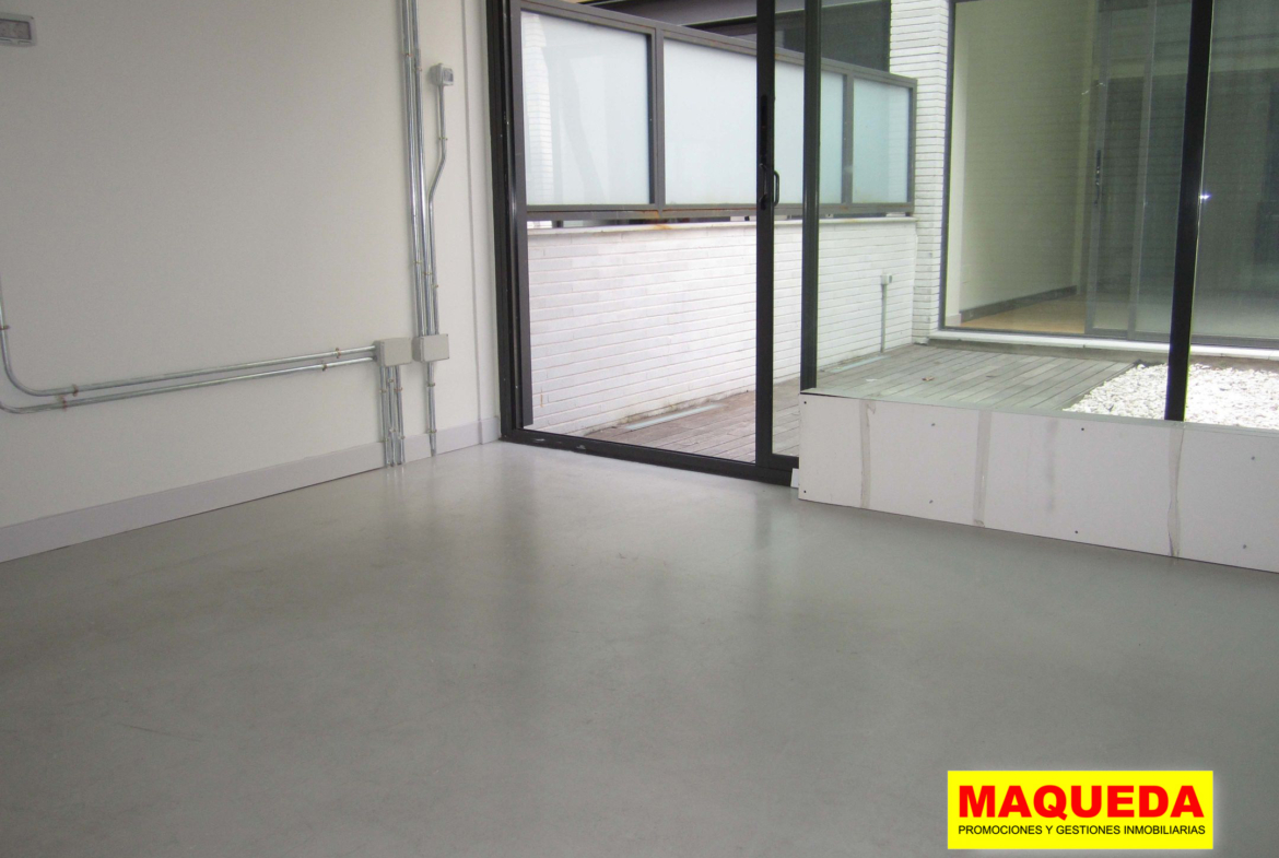 Zona de trabajo con jardín del loft en venta en Puerta del Sur