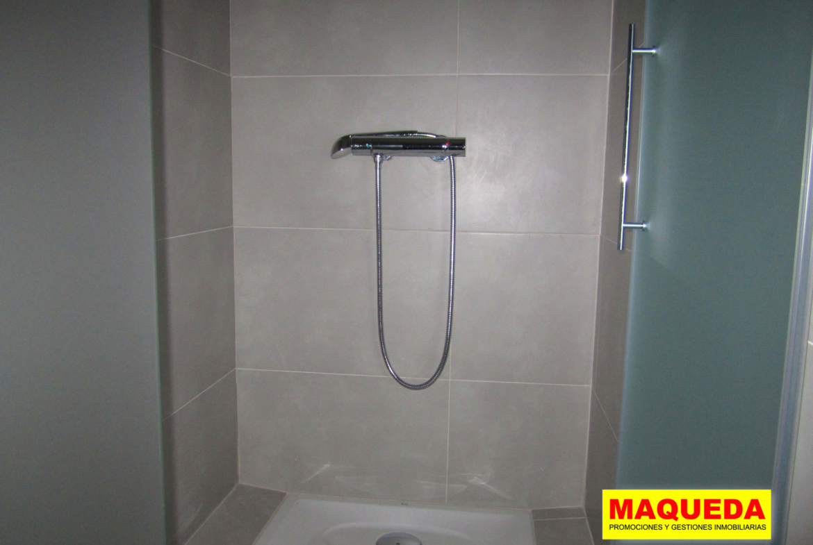 Baño con ducha del Loft en venta en Alcorcón