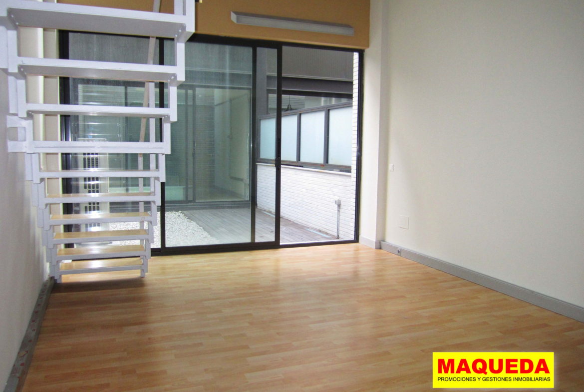 Sala en planta baja del Loft en venta en Puerta del Sur