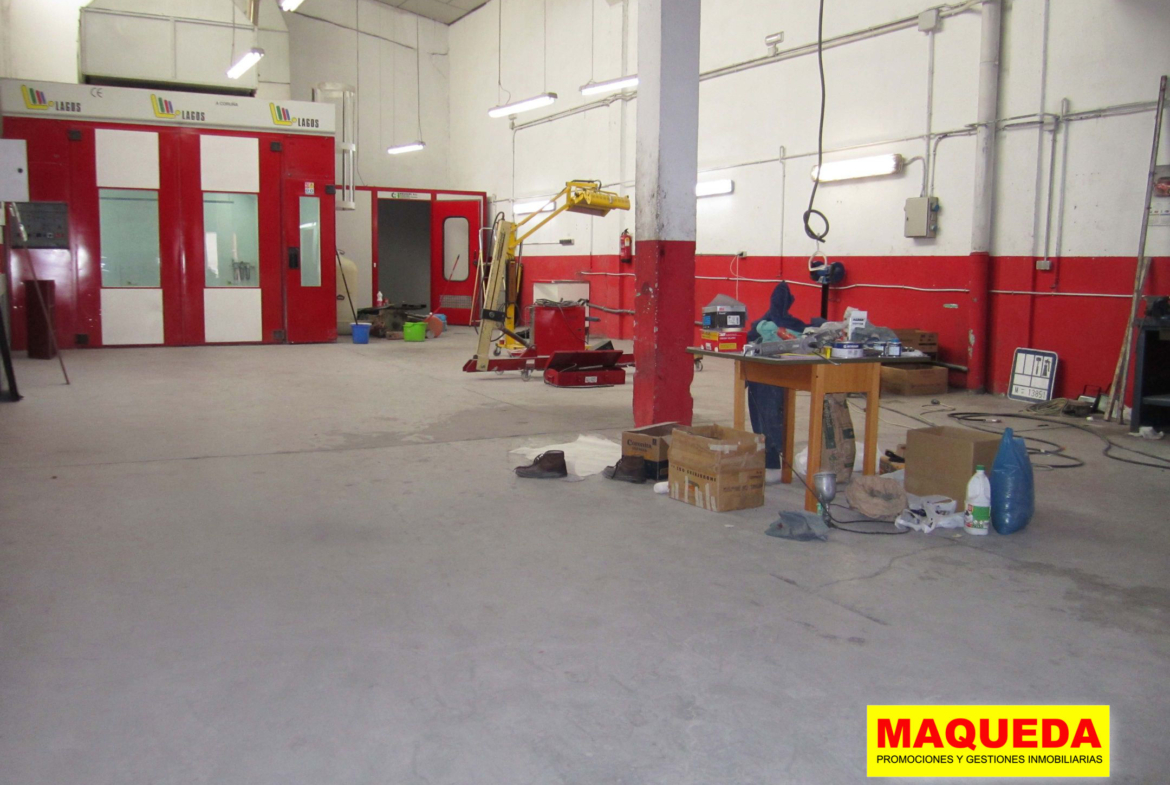 Planta baja de la nave industrial en alquiler en Alcorcón con cabina de pintura