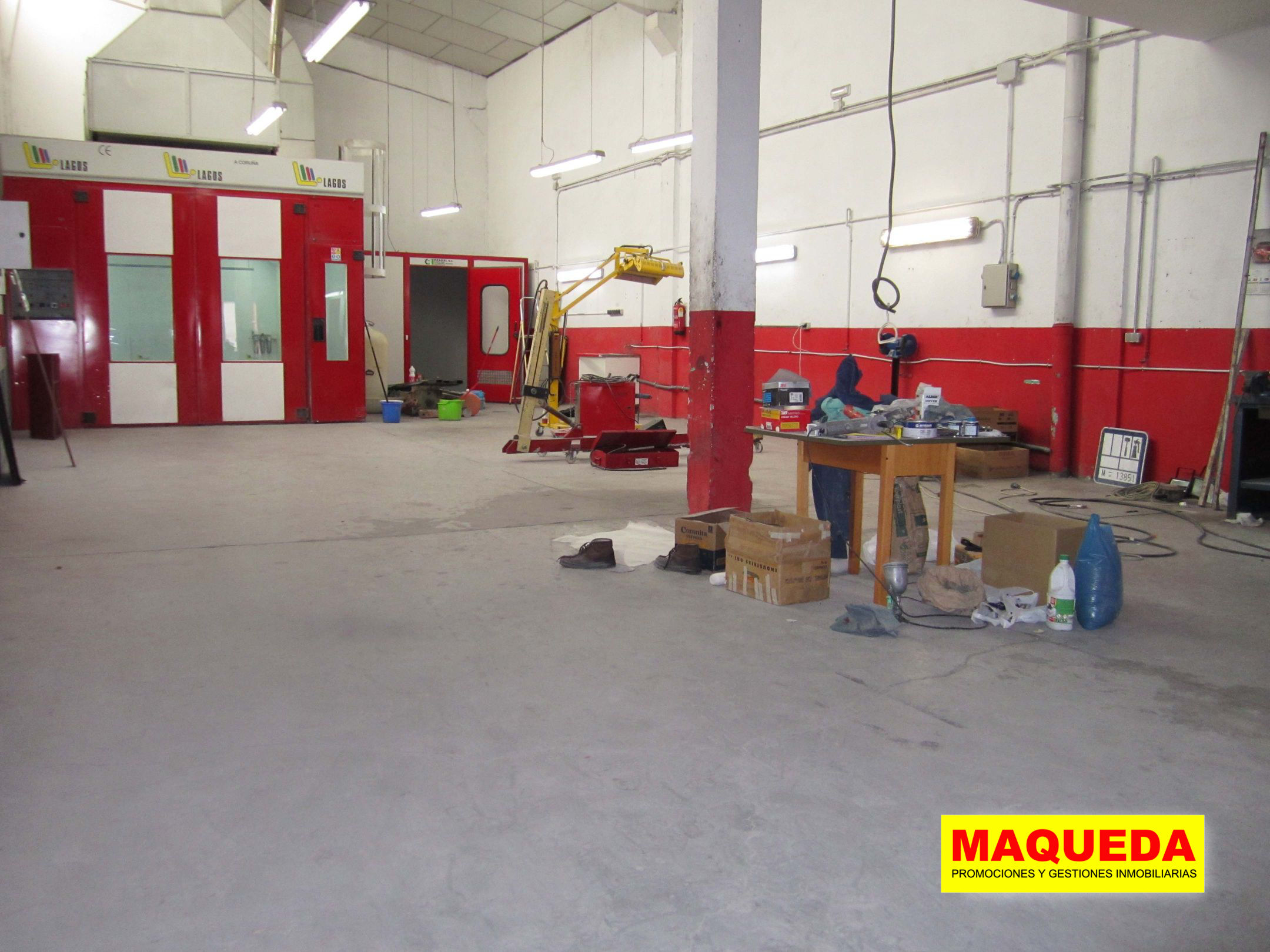 Planta baja de la nave industrial en alquiler en Alcorcón con cabina de pintura