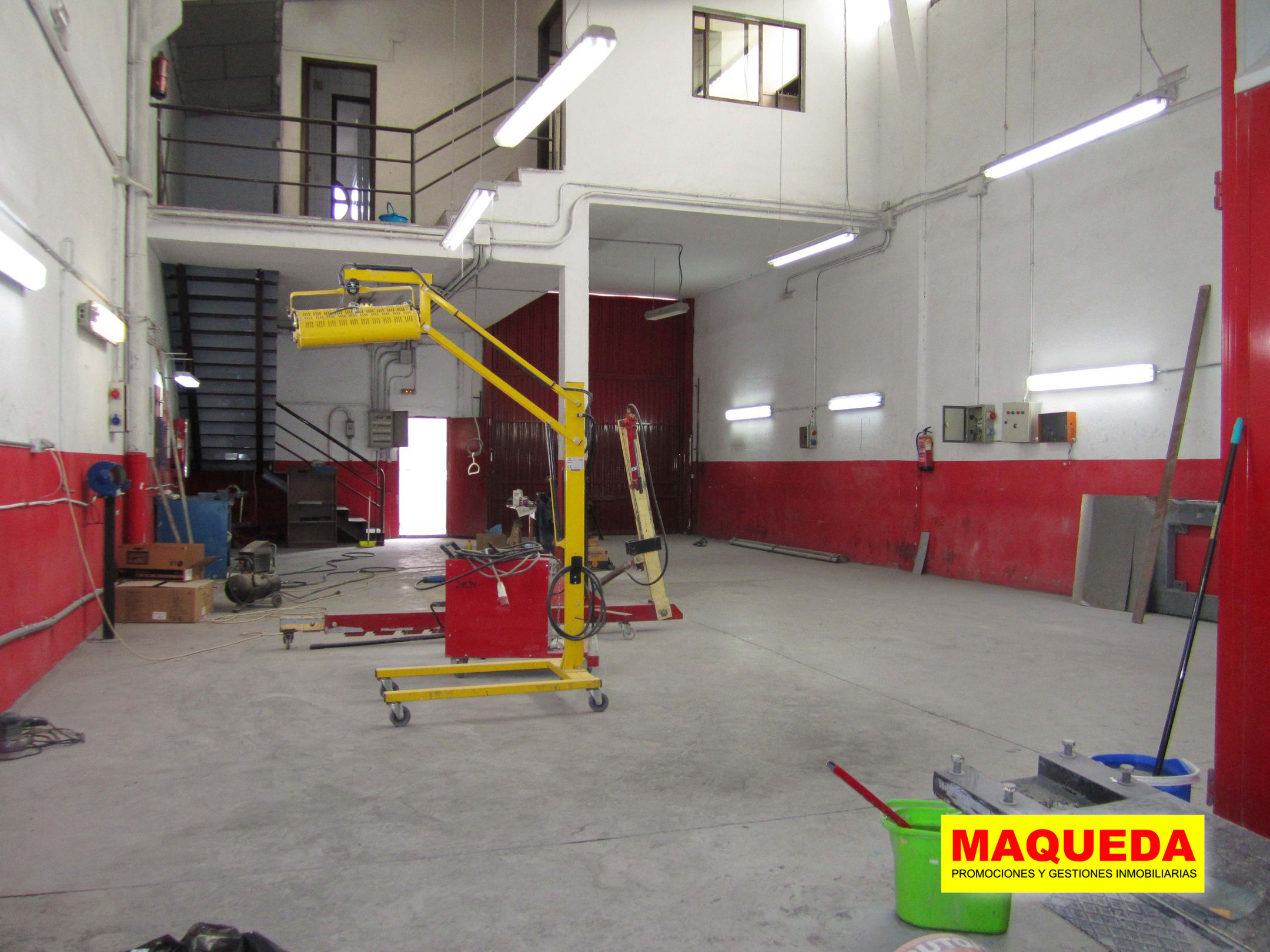 Planta baja y entreplanta de la nave industrial en polígono Urtinsa