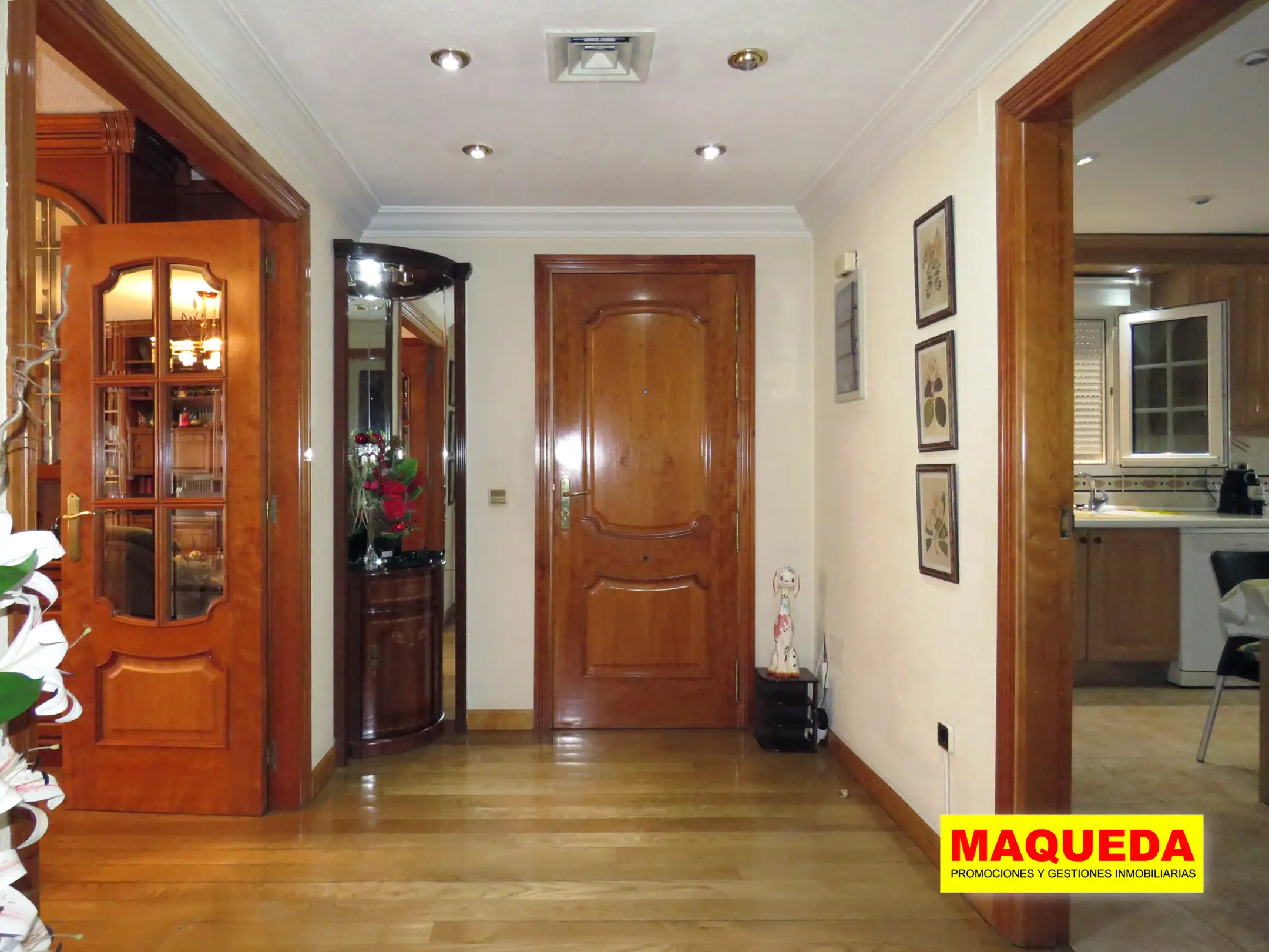 Hall de entrada amplio del piso en venta en el centro de Alcorcón