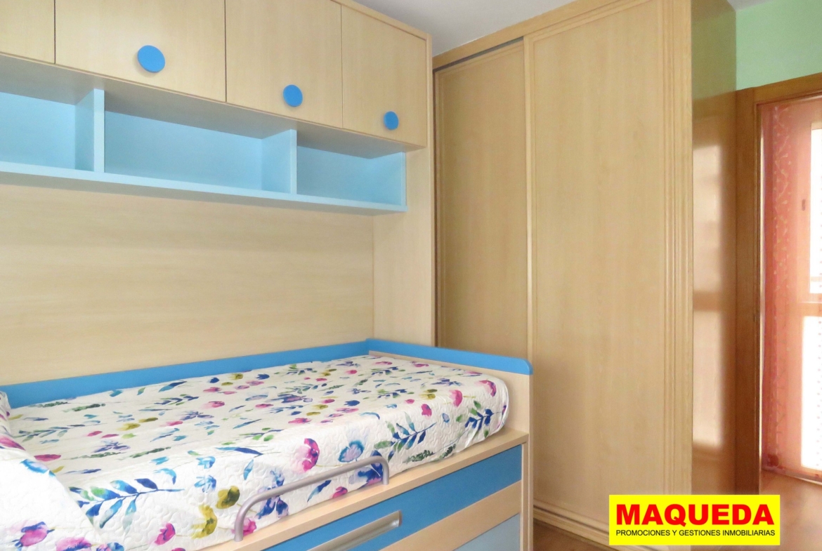 Dormitorio con cama puente del piso en alquiler en Fuente Cisneros, Alcorcón