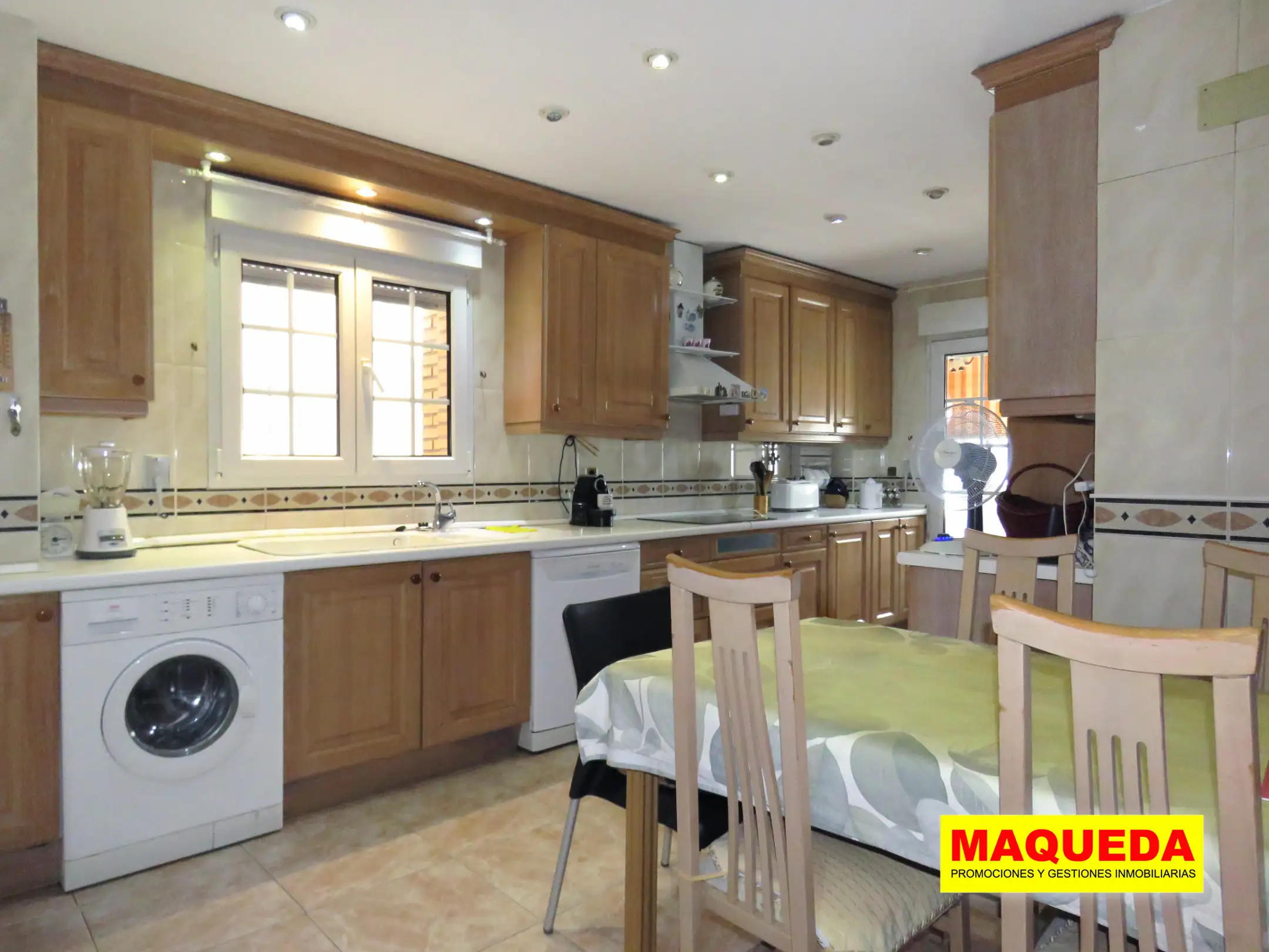 Cocina con zona de office del piso en venta en el centro de Alcorcón