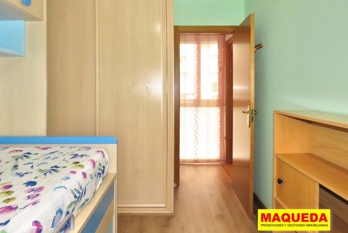 Armario empotrado en dormitorio del piso en alquiler en Fuente Cisneros, Alcorcón