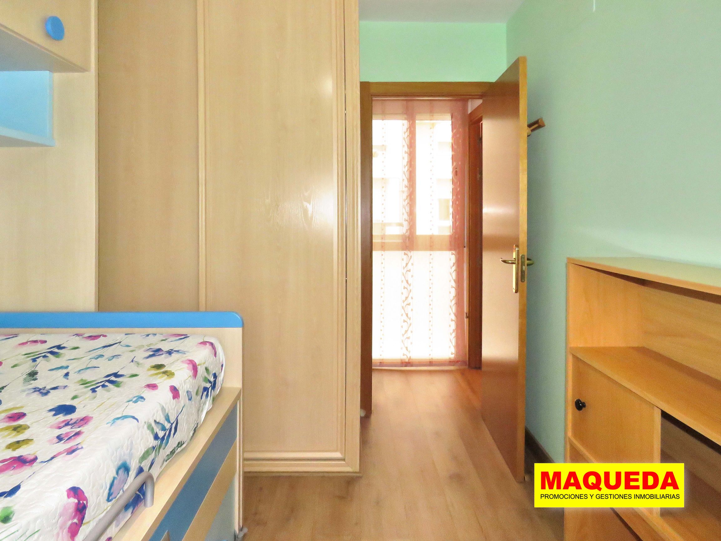Armario empotrado en dormitorio del piso en alquiler en Fuente Cisneros, Alcorcón