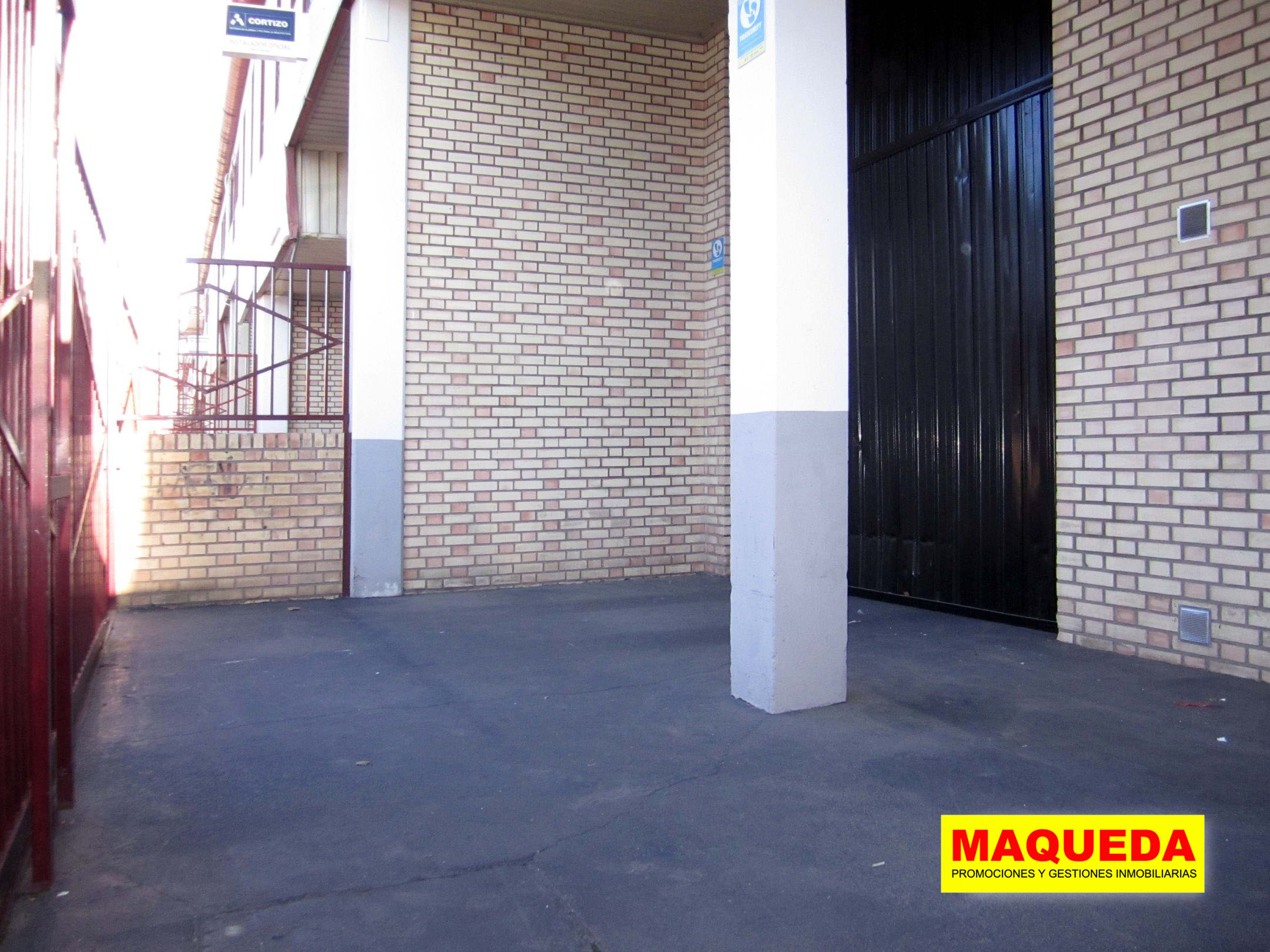 Patio delantero de la nave industrial en alquiler en Polígono Urtinsa II, Alcorcón