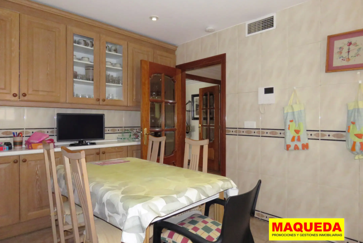 Zona de office en la cocina del piso en venta con garaje y trastero en Alcorcón