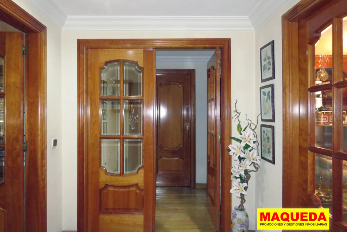 Hall de entrada y pasillo del piso en venta en Alcorcón Centro