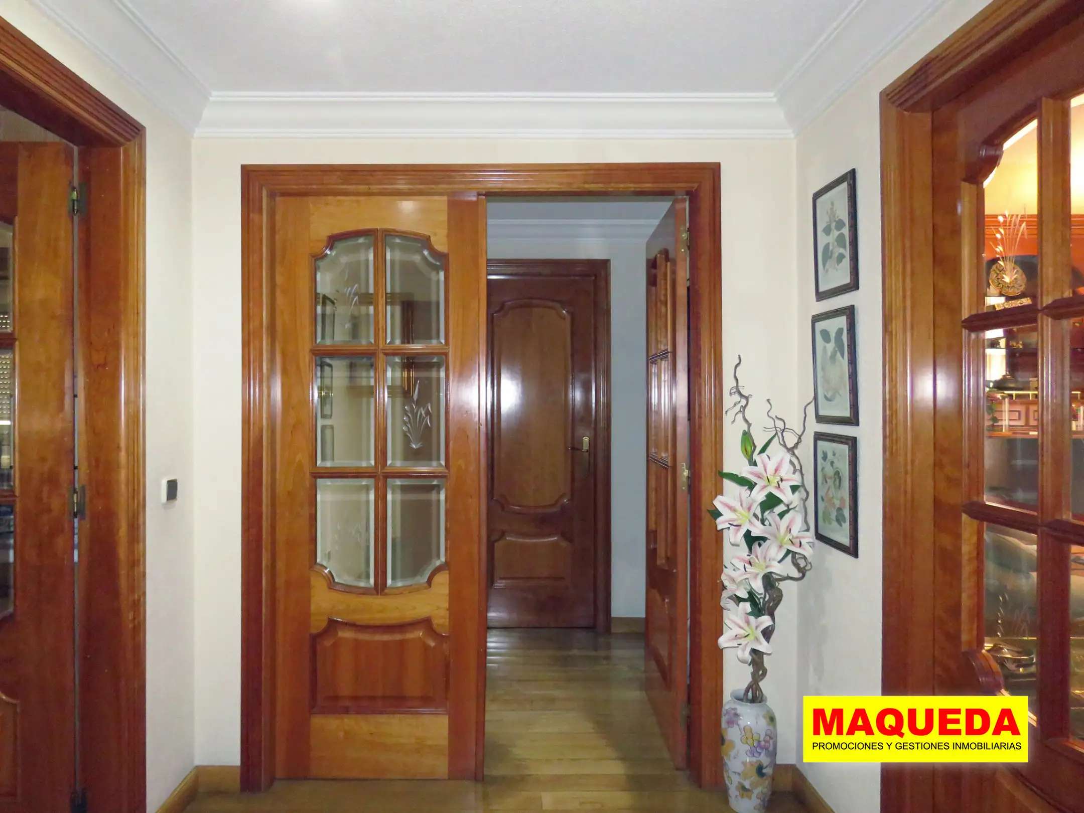 Hall de entrada y pasillo del piso en venta en Alcorcón Centro