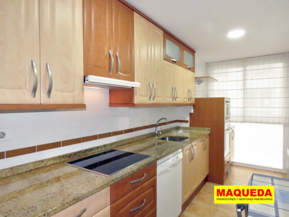 Cocina equipada del piso en alquiler en Fuente Cisneros, Alcorcón