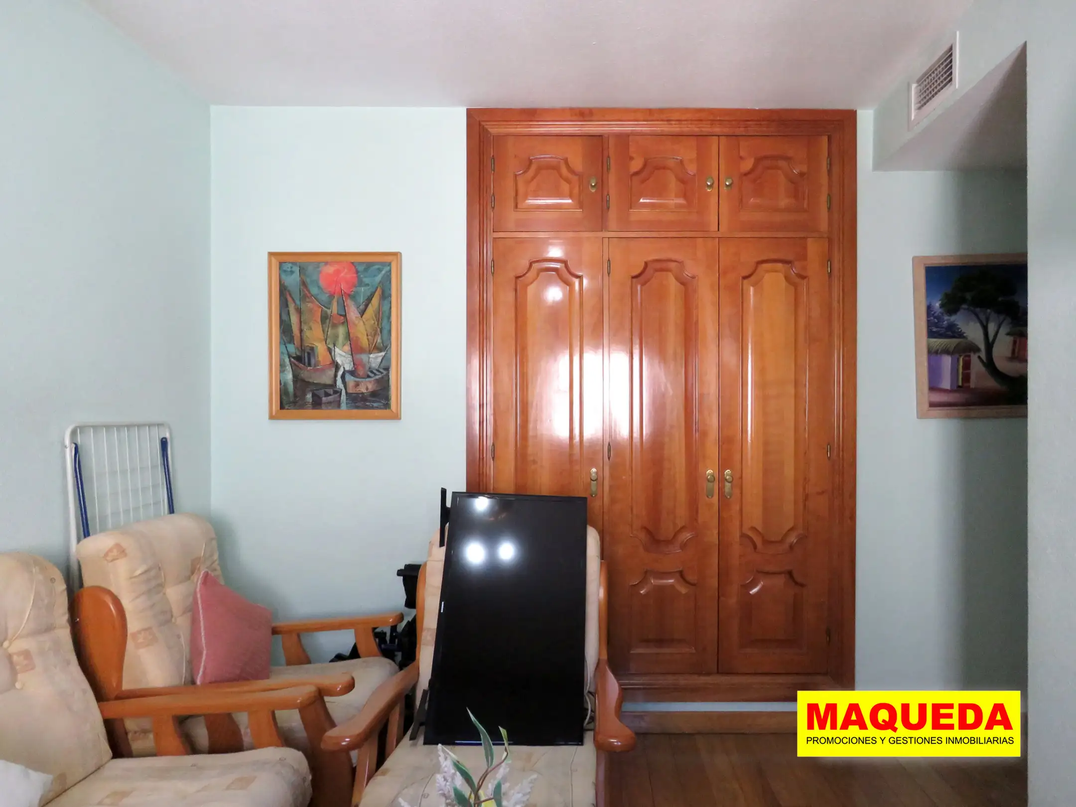 Habitación con armario empotrado del piso en venta en el centro de Alcorcón