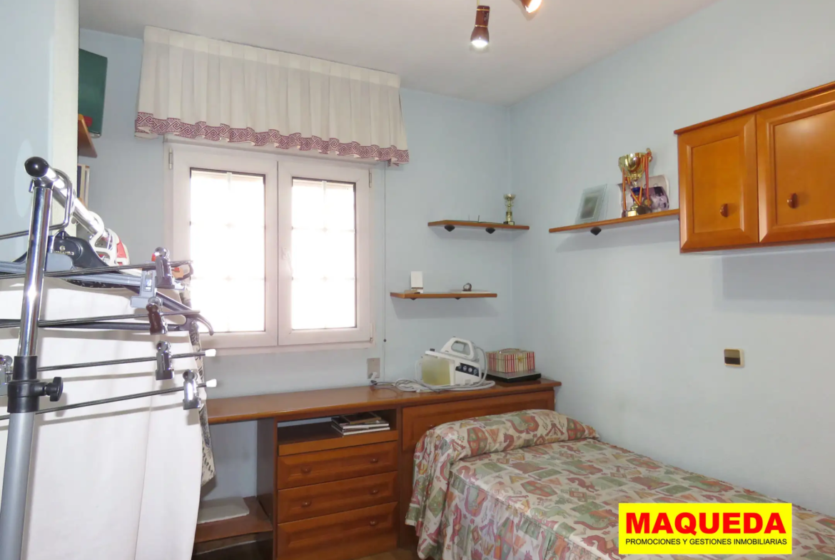 Dormitorio secundario del piso en venta con garaje y trastero en Alcorcón centro