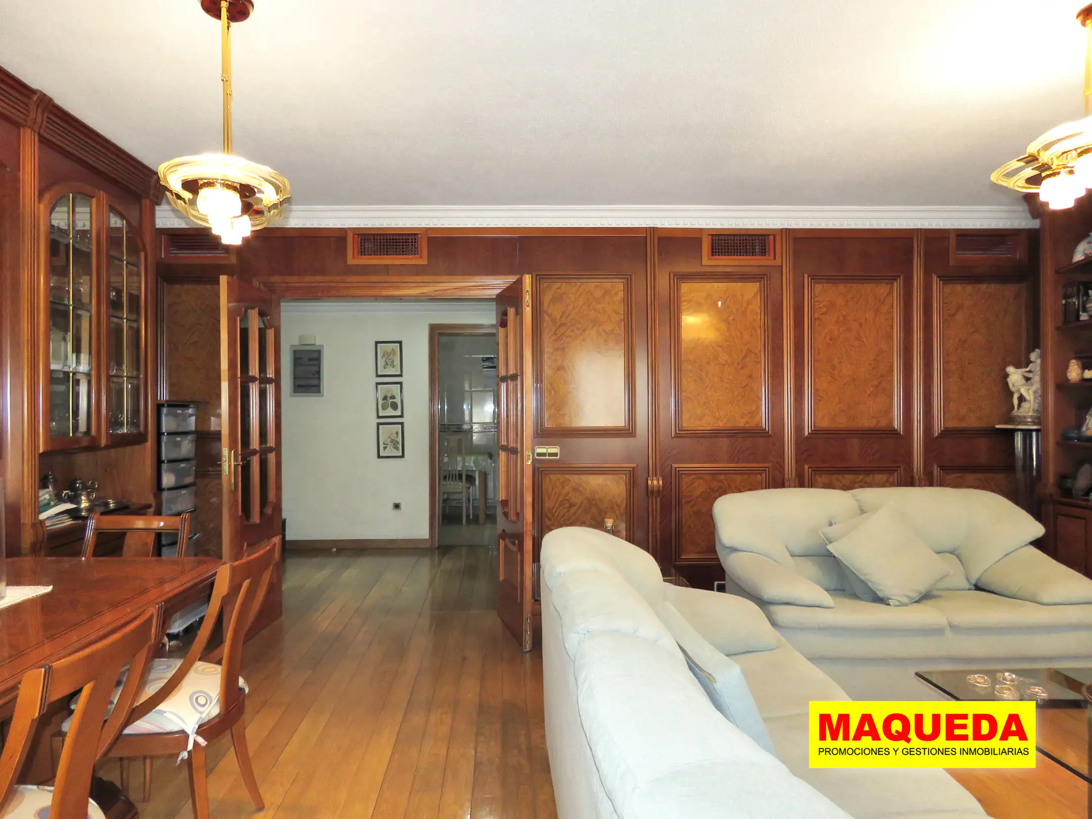 Salón comedor del piso en venta con garaje y trastero en el centro de Alcorcón