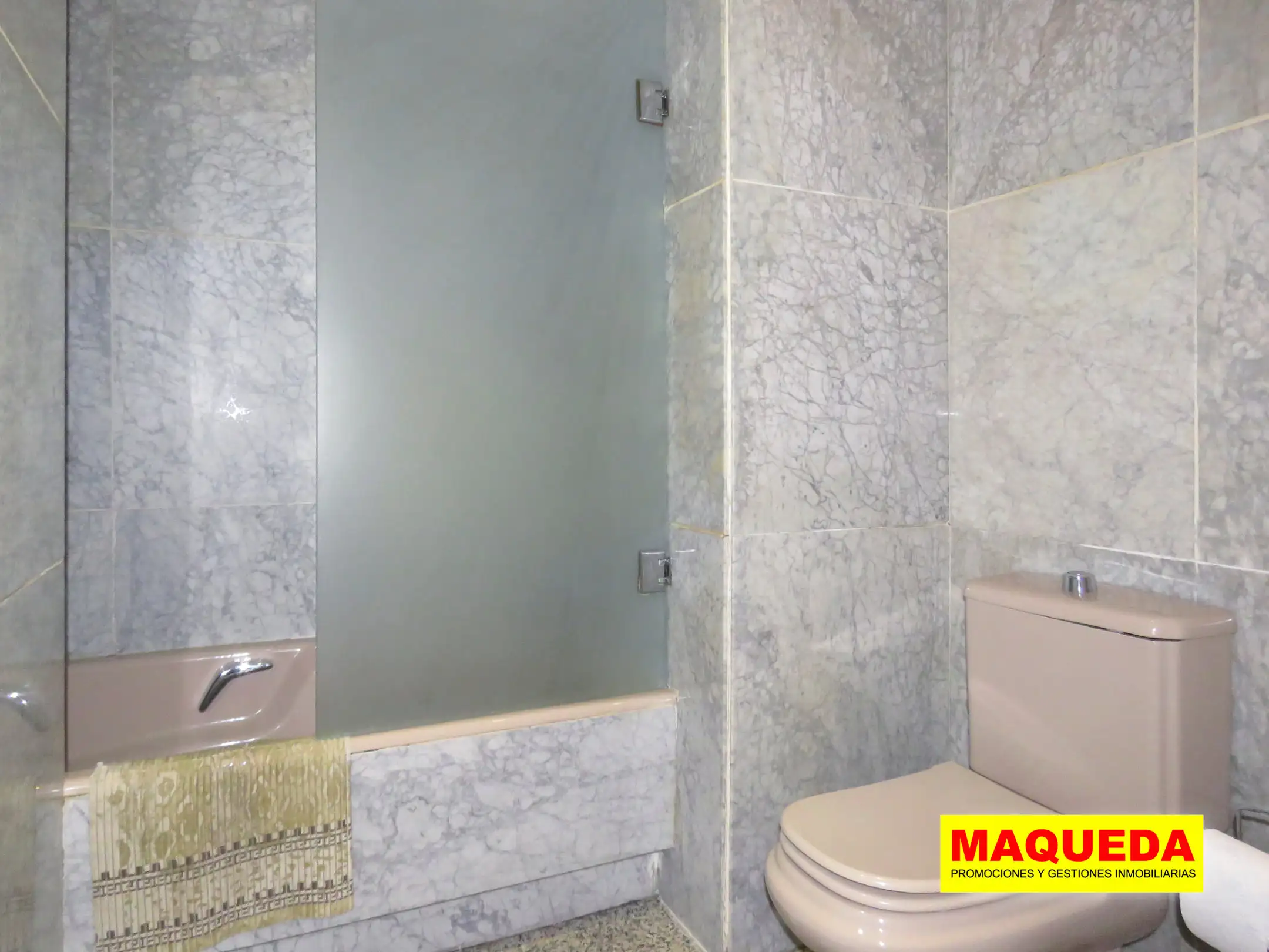 Baño completo con bañera del piso en compra el centro de Alcorcón