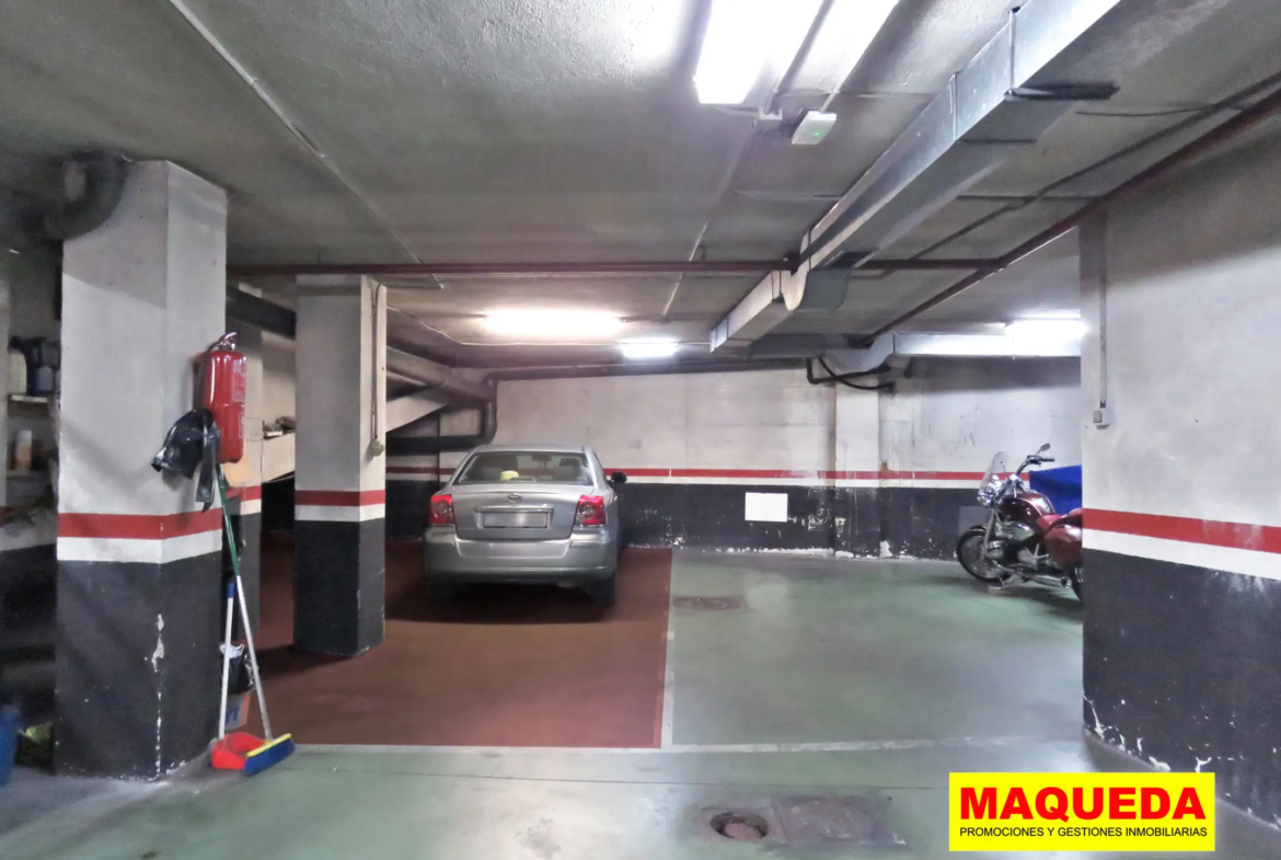Plaza de garaje muy amplia del piso en venta en Alcorcón centro