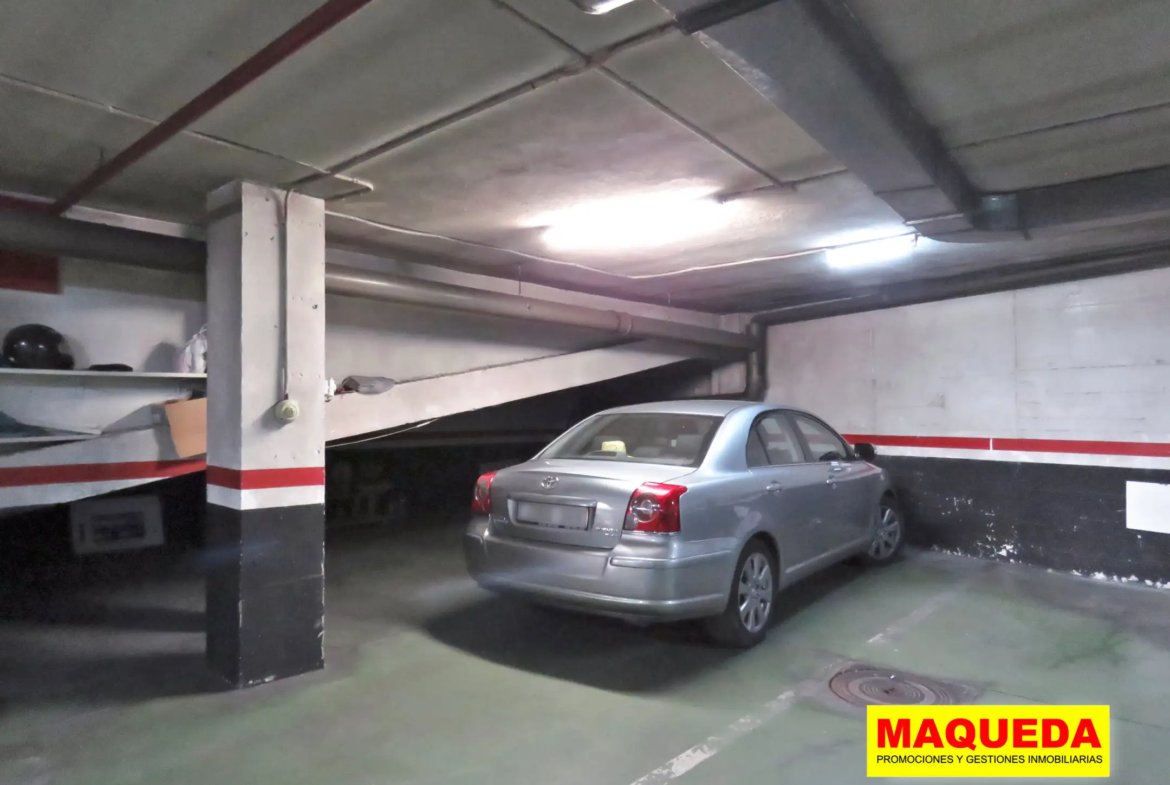 Plaza de garaje para coche grande del piso en venta en Alcorcón centro