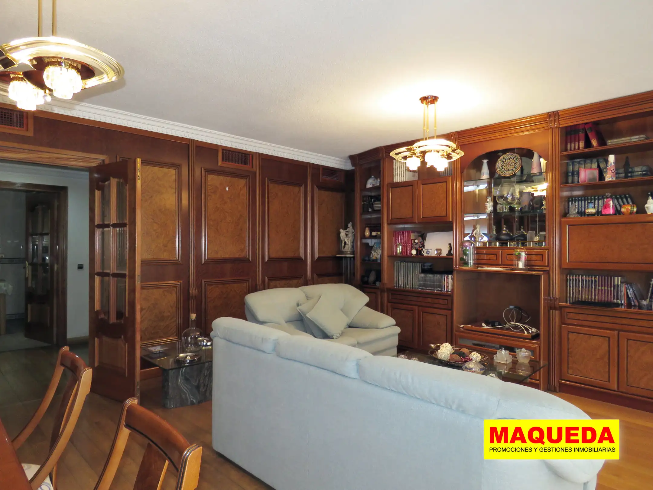 Salón del piso en venta con garaje y trastero en Alcorcón Centro