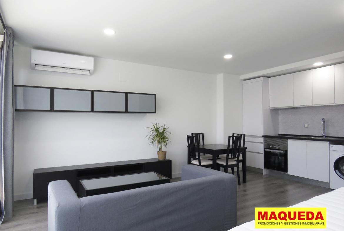 Salón amueblado del estudio tipo loft en alquiler en Puerta del Sur, Alcorcón
