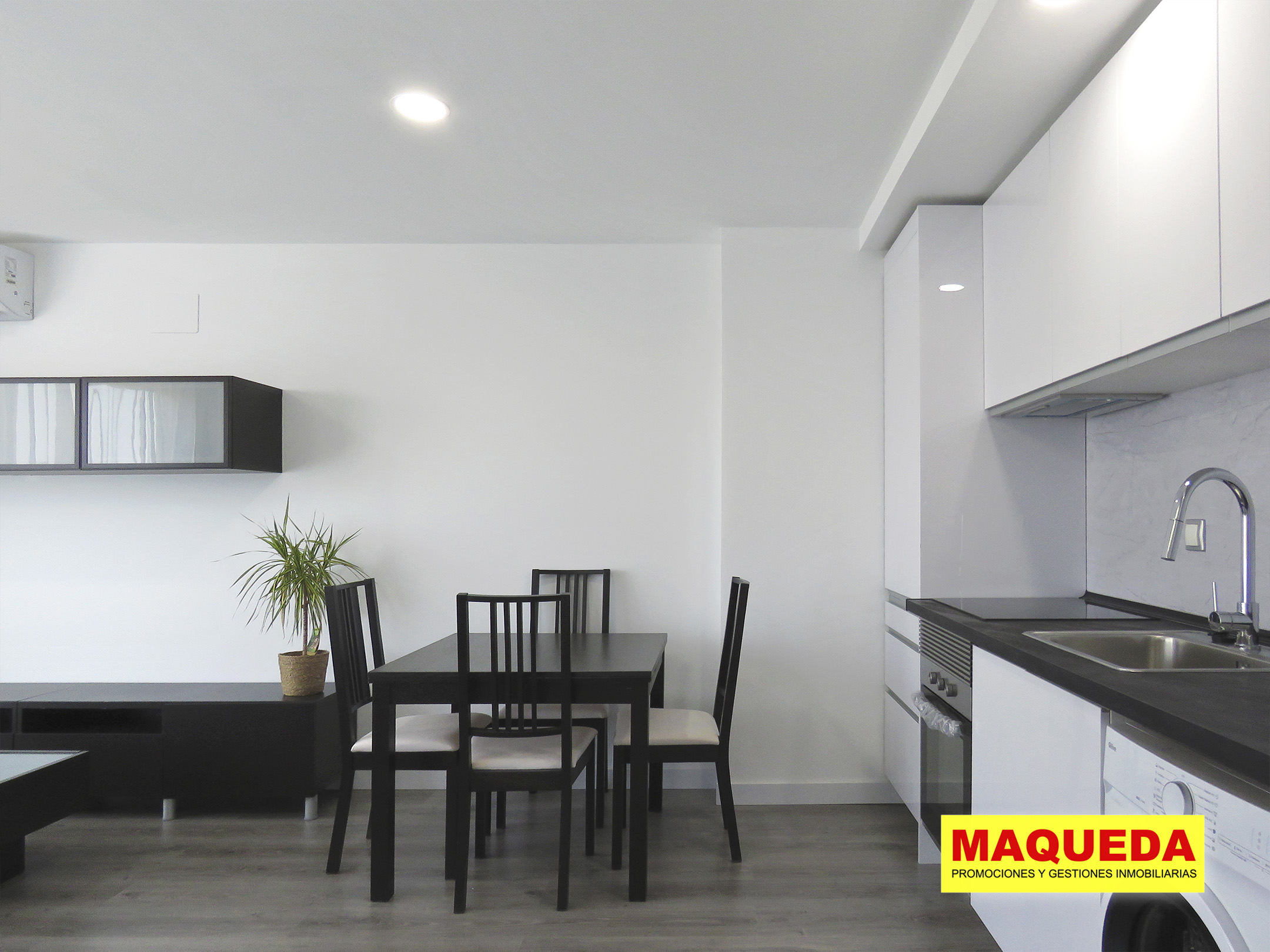 Mesa de comedor del estudio tipo loft en alquiler en Puerta del Sur, Alcorcón